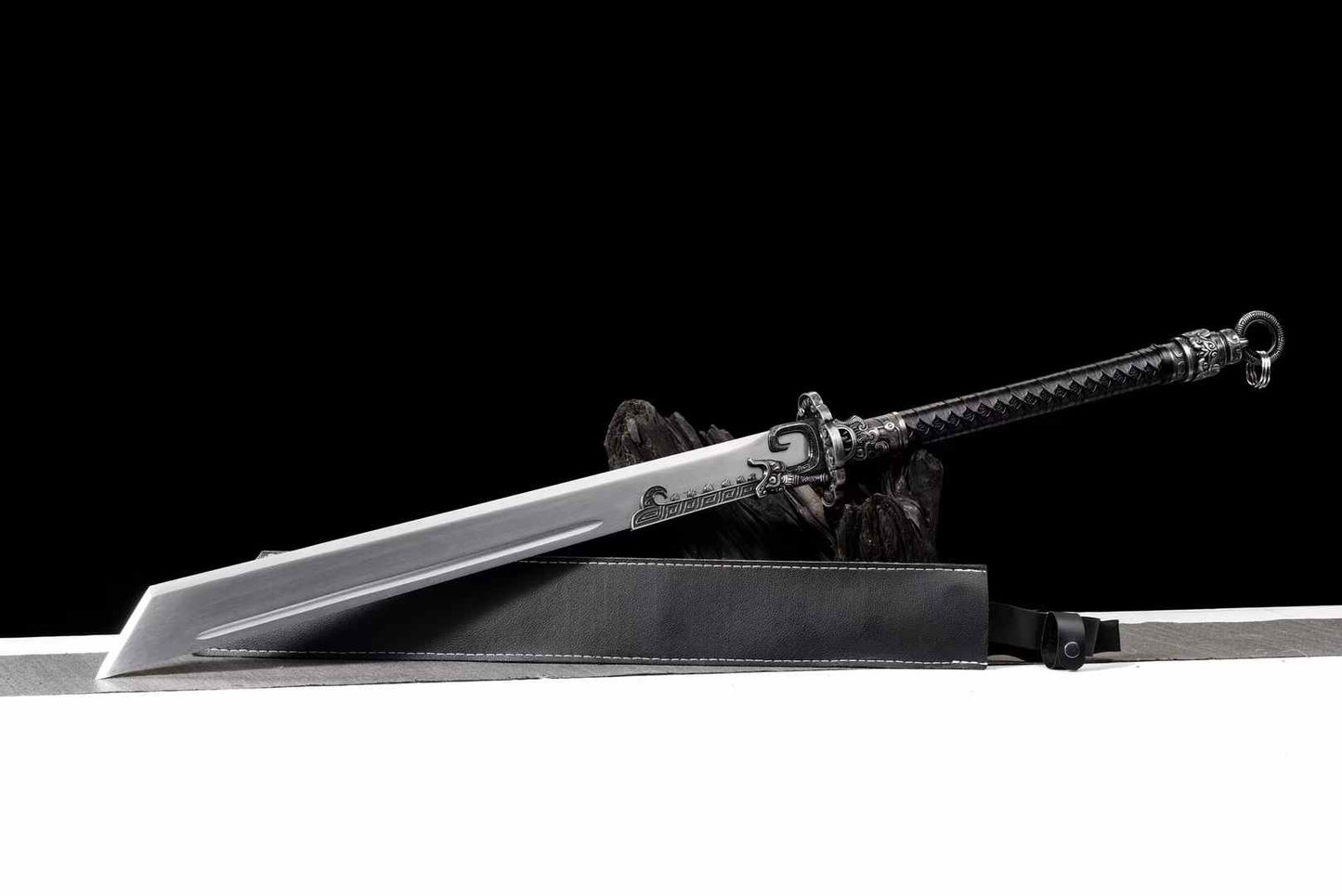 Jinyiwei Saber | Hand-Forged High Manganese Steel Chinese Ming Dynasty Sword with Alloy Fittings & Faux Leather Scabbard