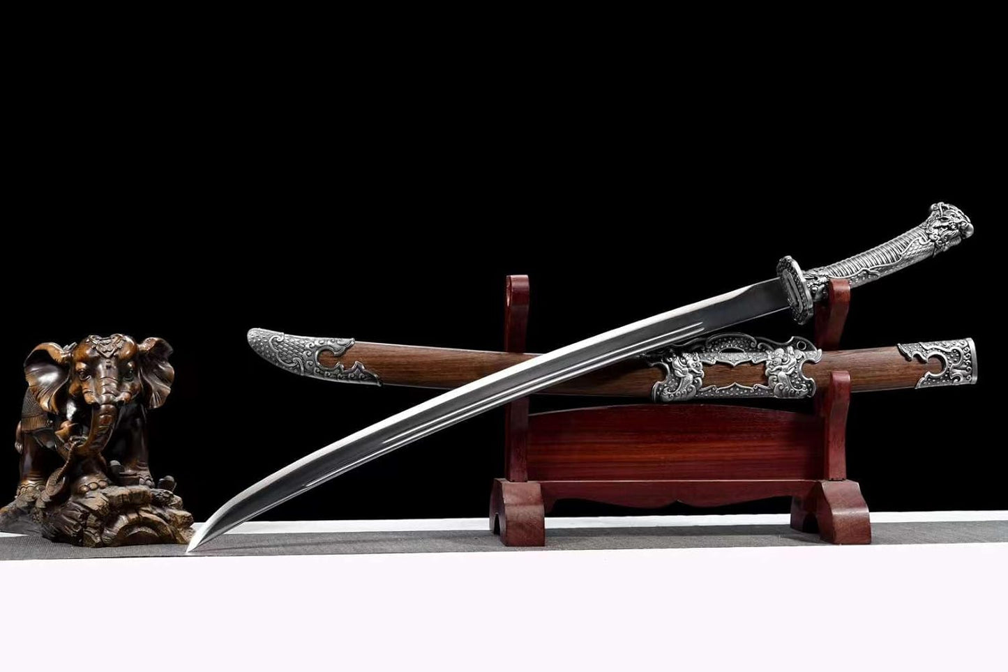 Xiuchun Sabre-Forged High Manganese Steel Blade, Aluminum Alloy Dragon Fittings