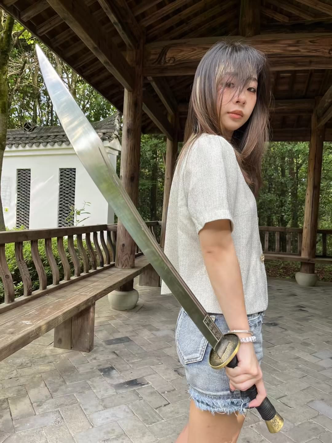 Premium Chinese Broadsword - 7Cr17MOV Stainless Steel Blade | Alloy Fittings | Synthetic Leather Wrapped Wooden Handle