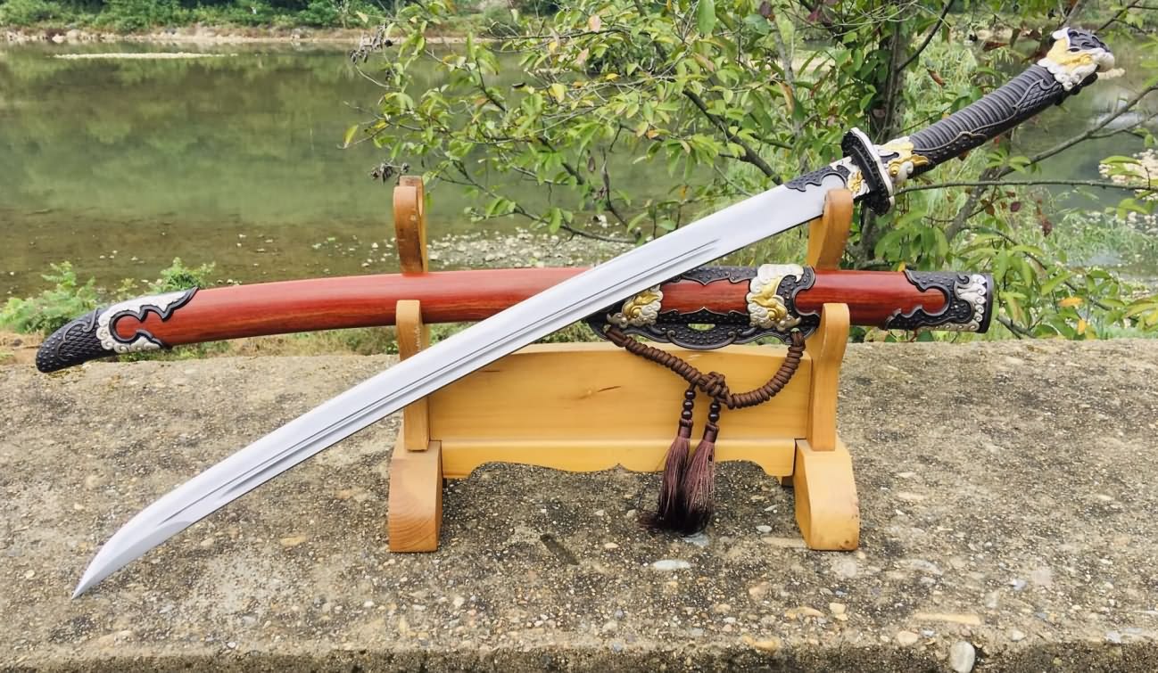 Crimson Dragon Qingdao | Hand-Forged Seven-Plate High-Carbon Steel Chinese Saber with Brass Fittings & Bloodwood Scabbard