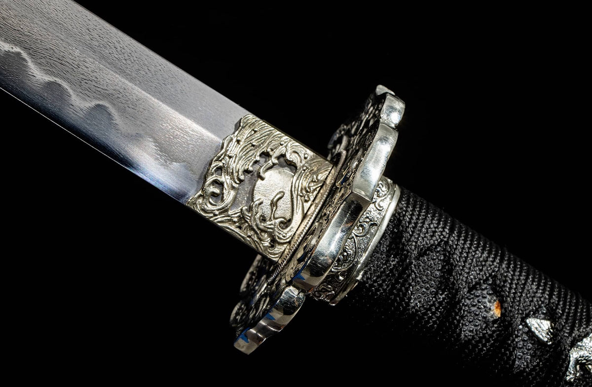 Wootz Steel Hamon Katana – 40.9″ with Black-Gold Lacquer Saya
