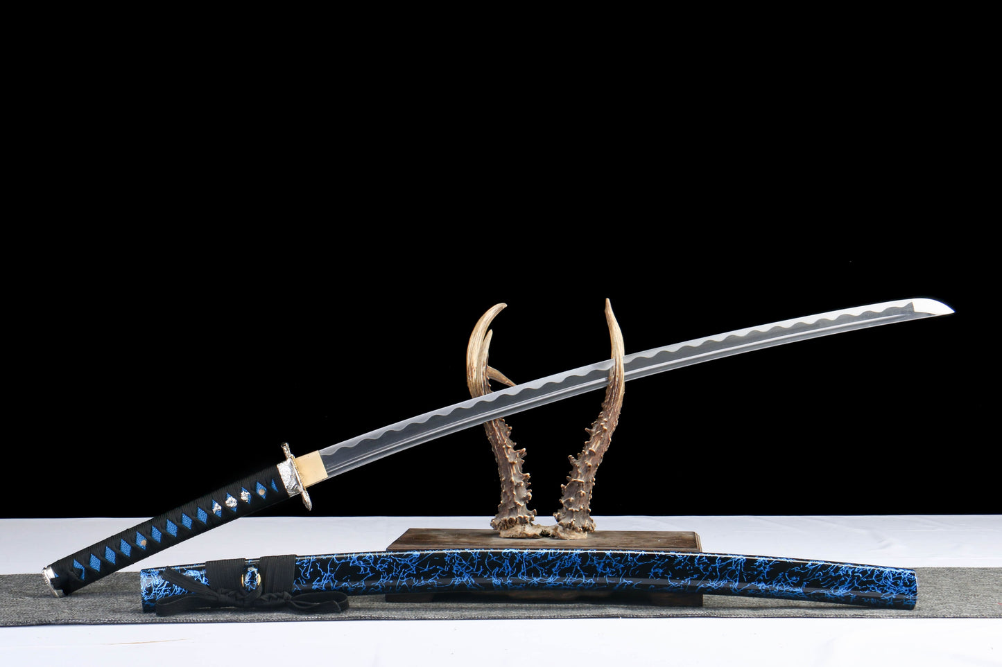 Blue Lightning Katana Sword – 1045 Steel Blade with Gloss Lacquer Scabbard & Full Tang Construction