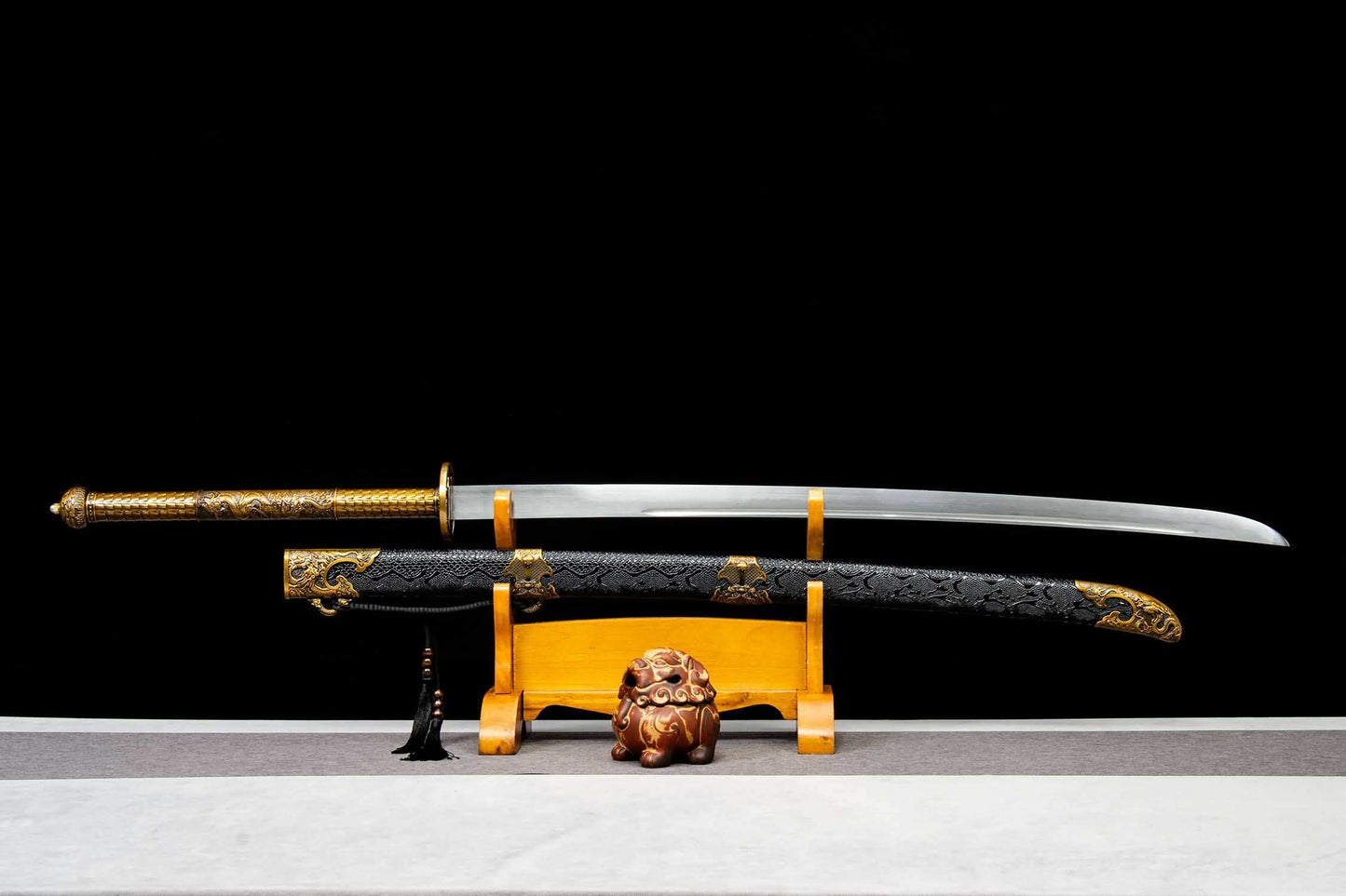 Miao Dao Chinese Broadsword – 55.9″ (142 cm) Manganese Steel Blade & Leather-Wrapped Scabbard
