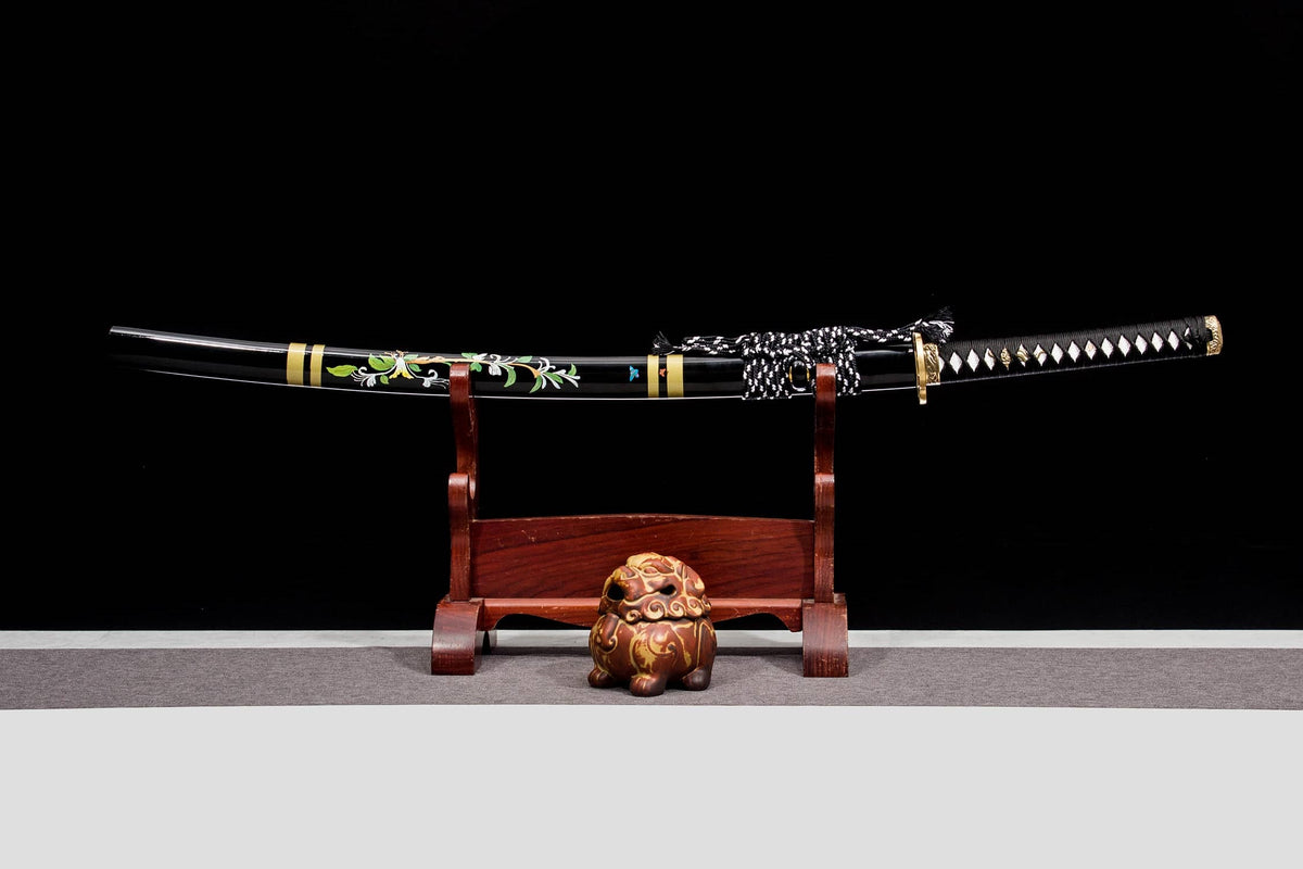 Damascus-Pattern Katana – 40.6″ Pattern-Welded Blade, Black Lacquer Saya & Brass Fittings