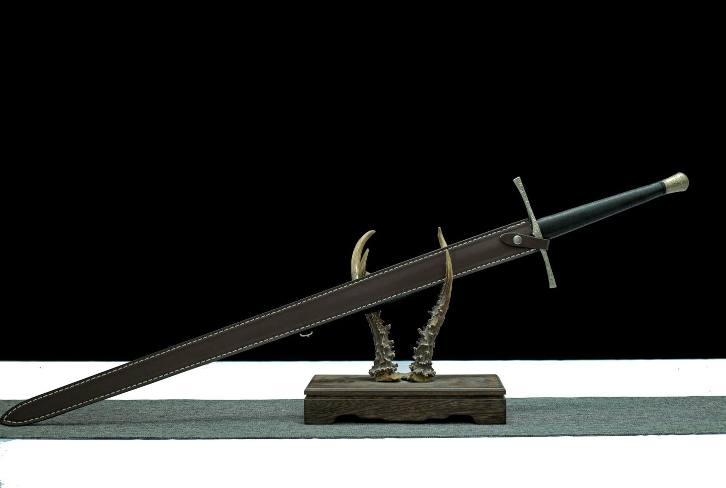 European Longsword – Hand-Forged T10 Patterned Steel Blade with Crossguard & Stitched Leather Scabbard - Chinese Sword store