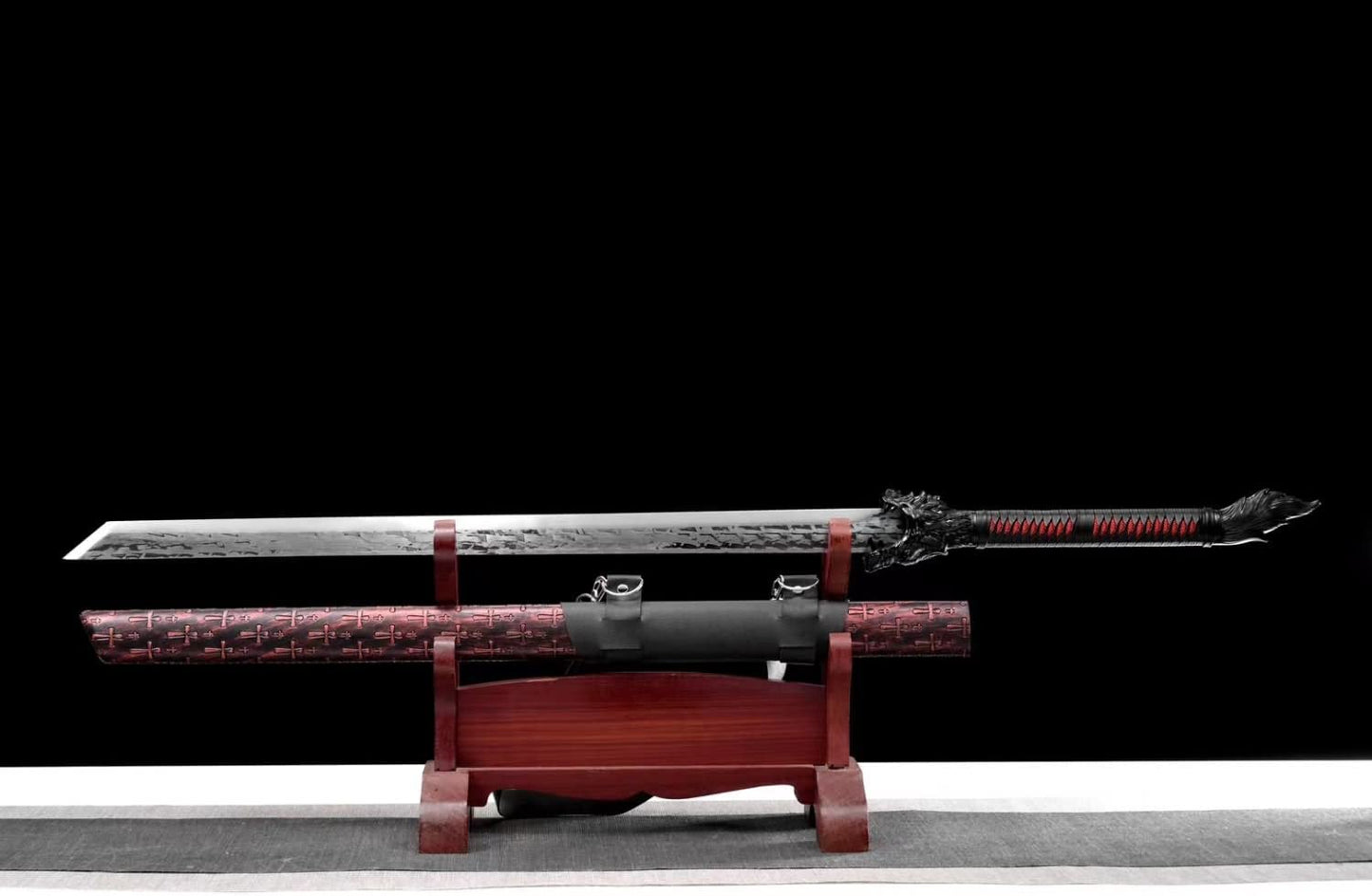 Handcrafted Wolf-Head Straight Blade with High-Carbon Steel Hammer-Forged Patterned Edge and Alloy Fittings