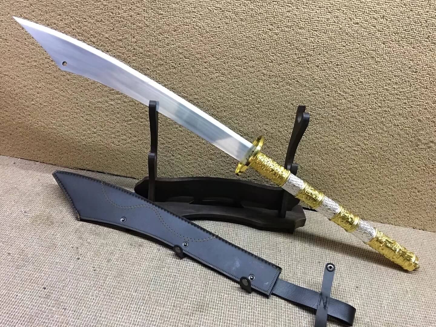 Cut horse broadsword,High carbon steel,Leather scabbard,Alloy fitting - Chinese sword shop