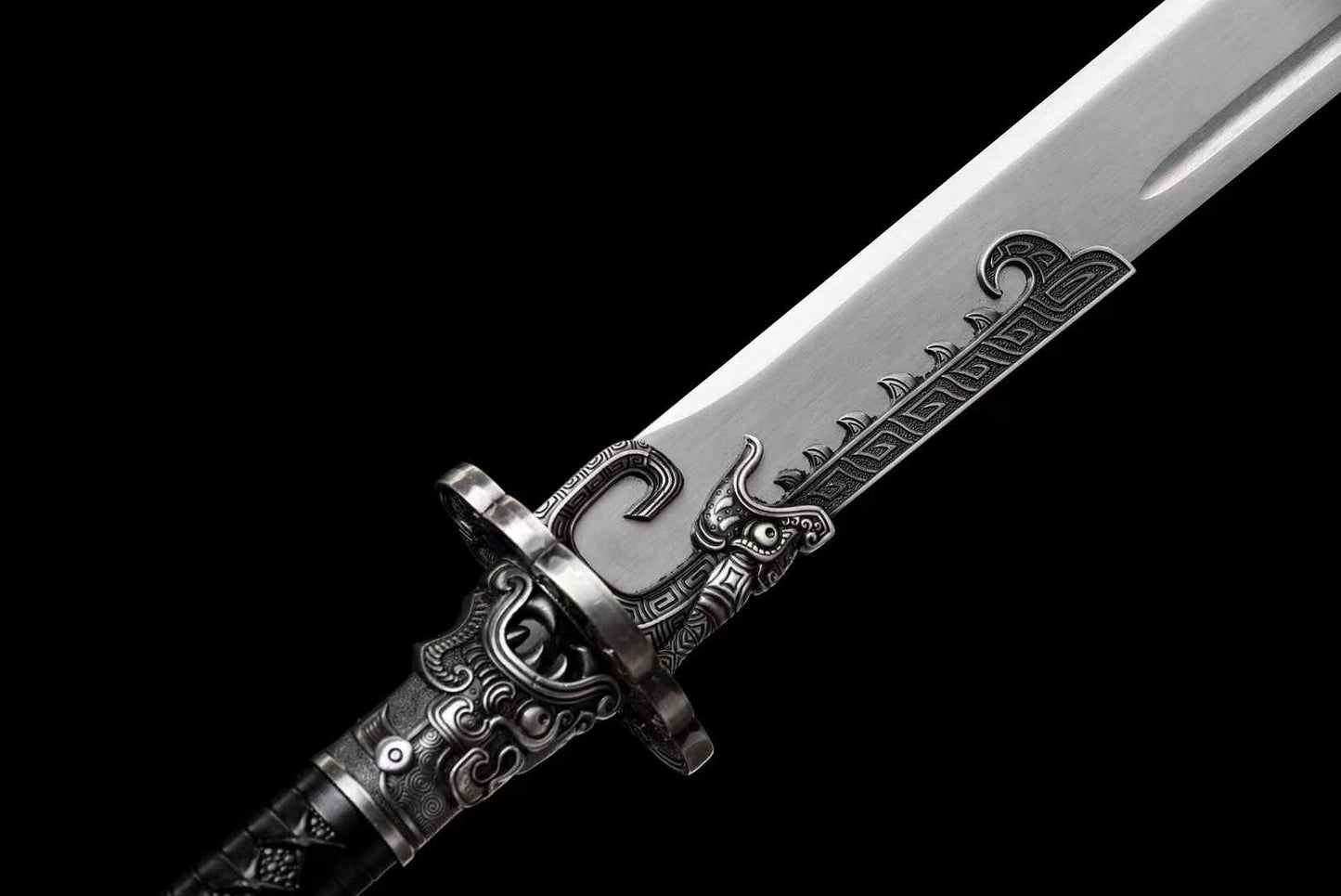 Jinyiwei Saber | Hand-Forged High Manganese Steel Chinese Ming Dynasty Sword with Alloy Fittings & Faux Leather Scabbard
