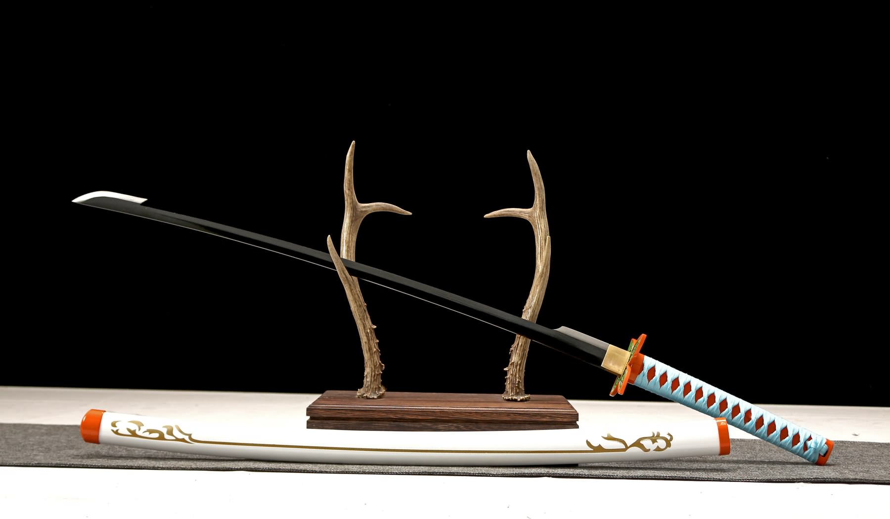 1045 carbon steel black katana with alloy fittings and white scabbard