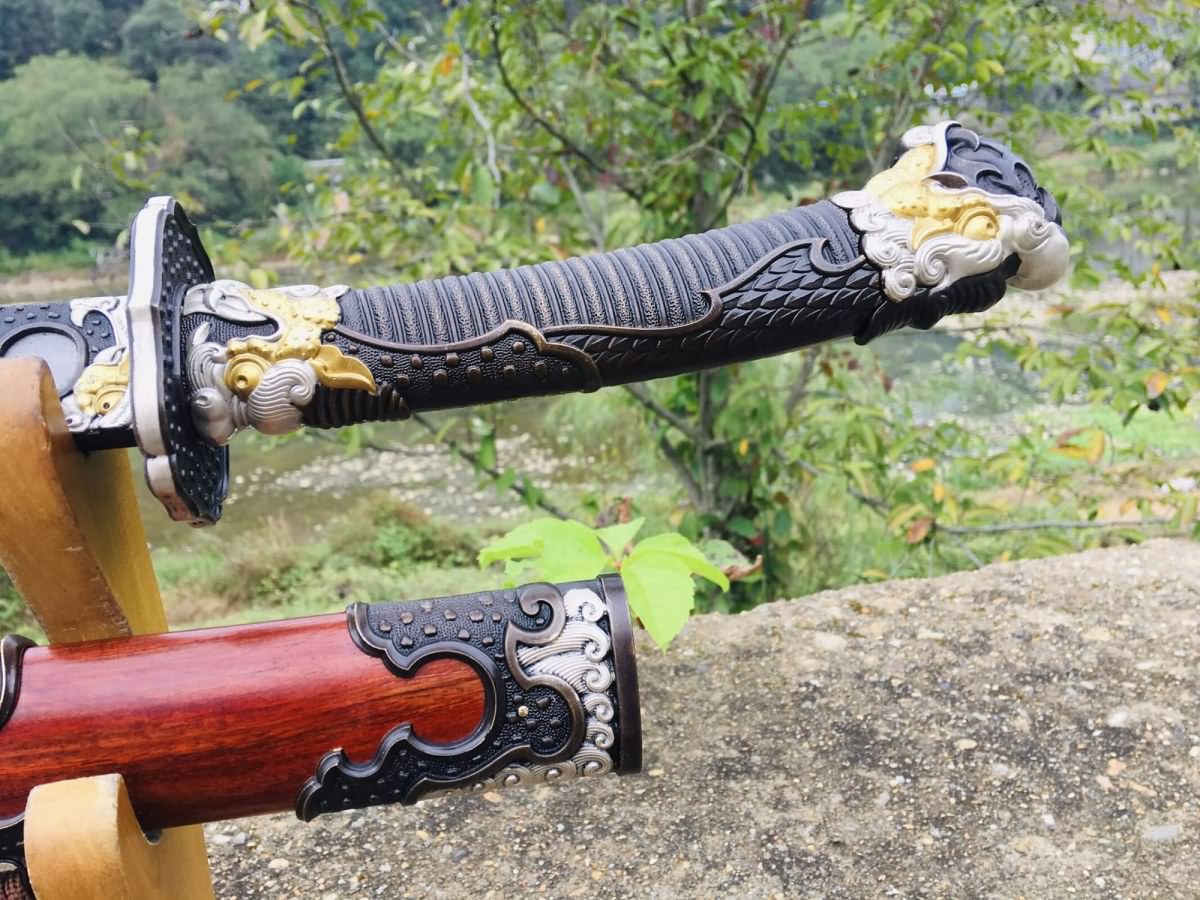 Crimson Dragon Qingdao | Hand-Forged Seven-Plate High-Carbon Steel Chinese Saber with Brass Fittings & Bloodwood Scabbard