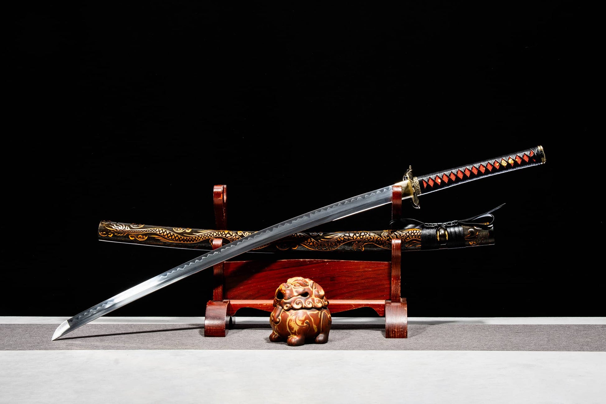 Kotesugiri-Style Katana – 40.7″ T10 Clay-Tempered Blade with Lacquered Wood Saya