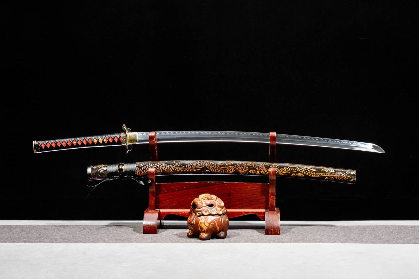 Kotesugiri-Style Katana – 40.7″ T10 Clay-Tempered Blade with Lacquered Wood Saya