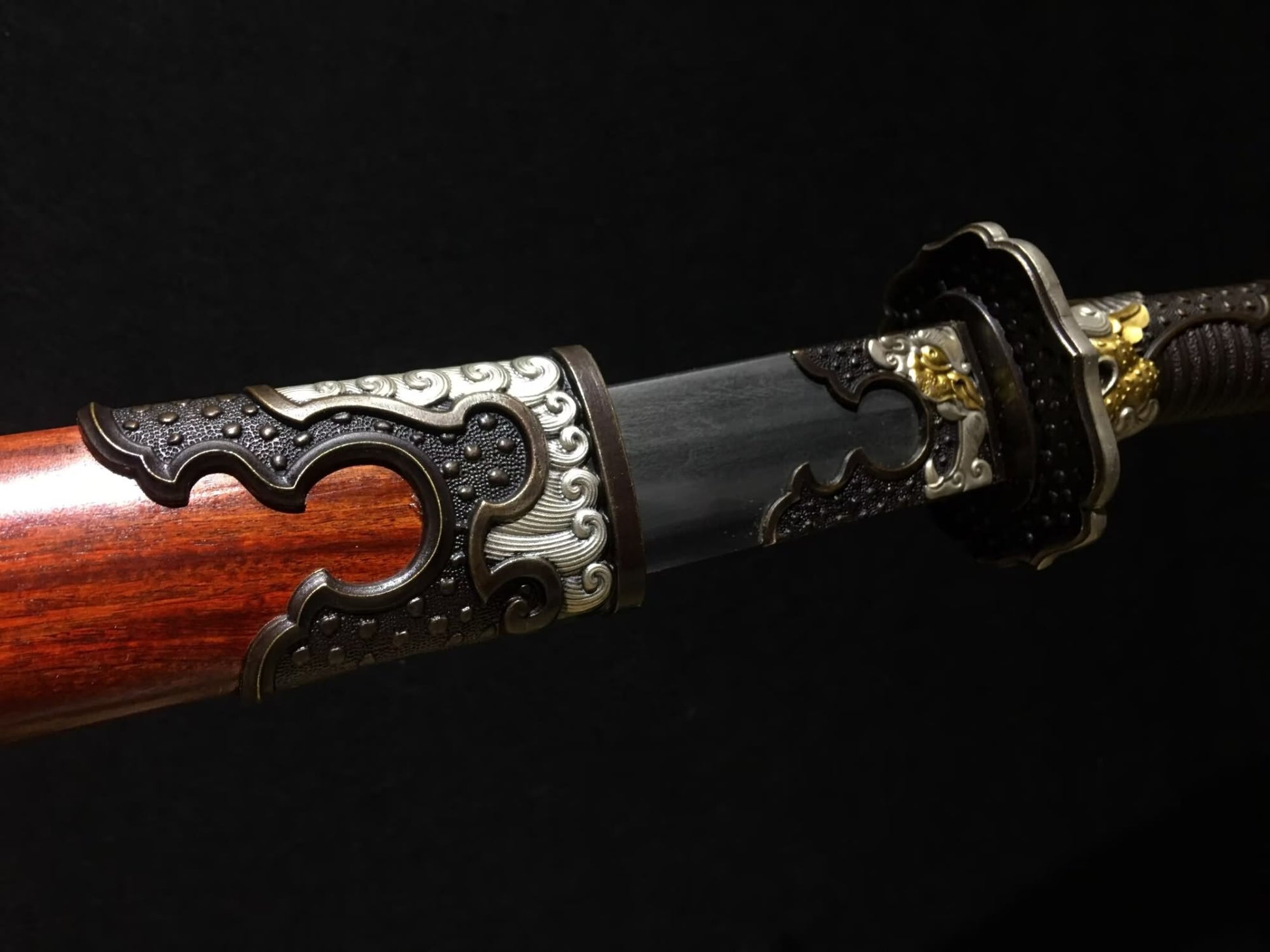 Crimson Dragon Qingdao | Hand-Forged Seven-Plate High-Carbon Steel Chinese Saber with Brass Fittings & Bloodwood Scabbard