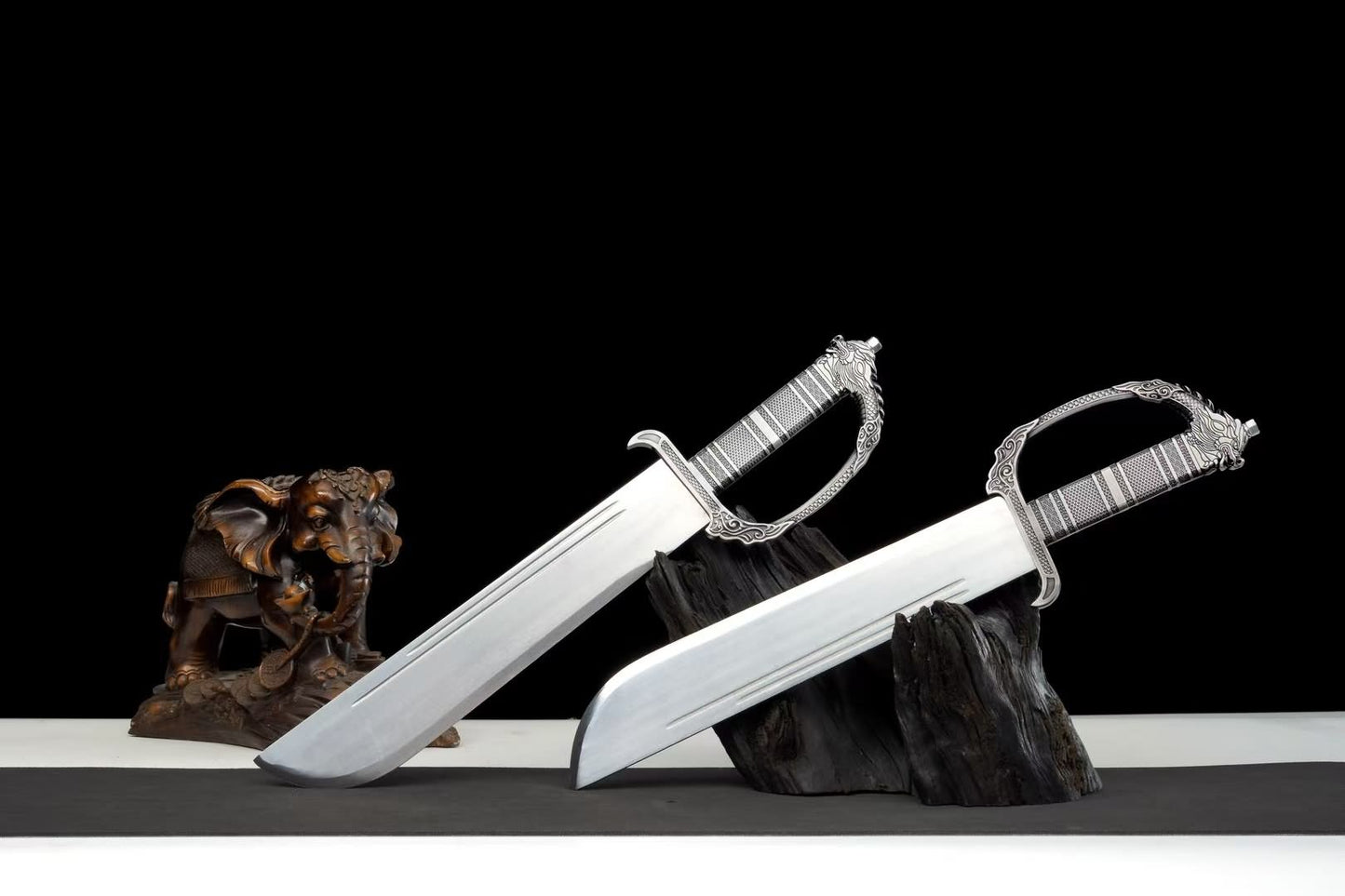Baat Jaam Do twin set displayed with wide blades