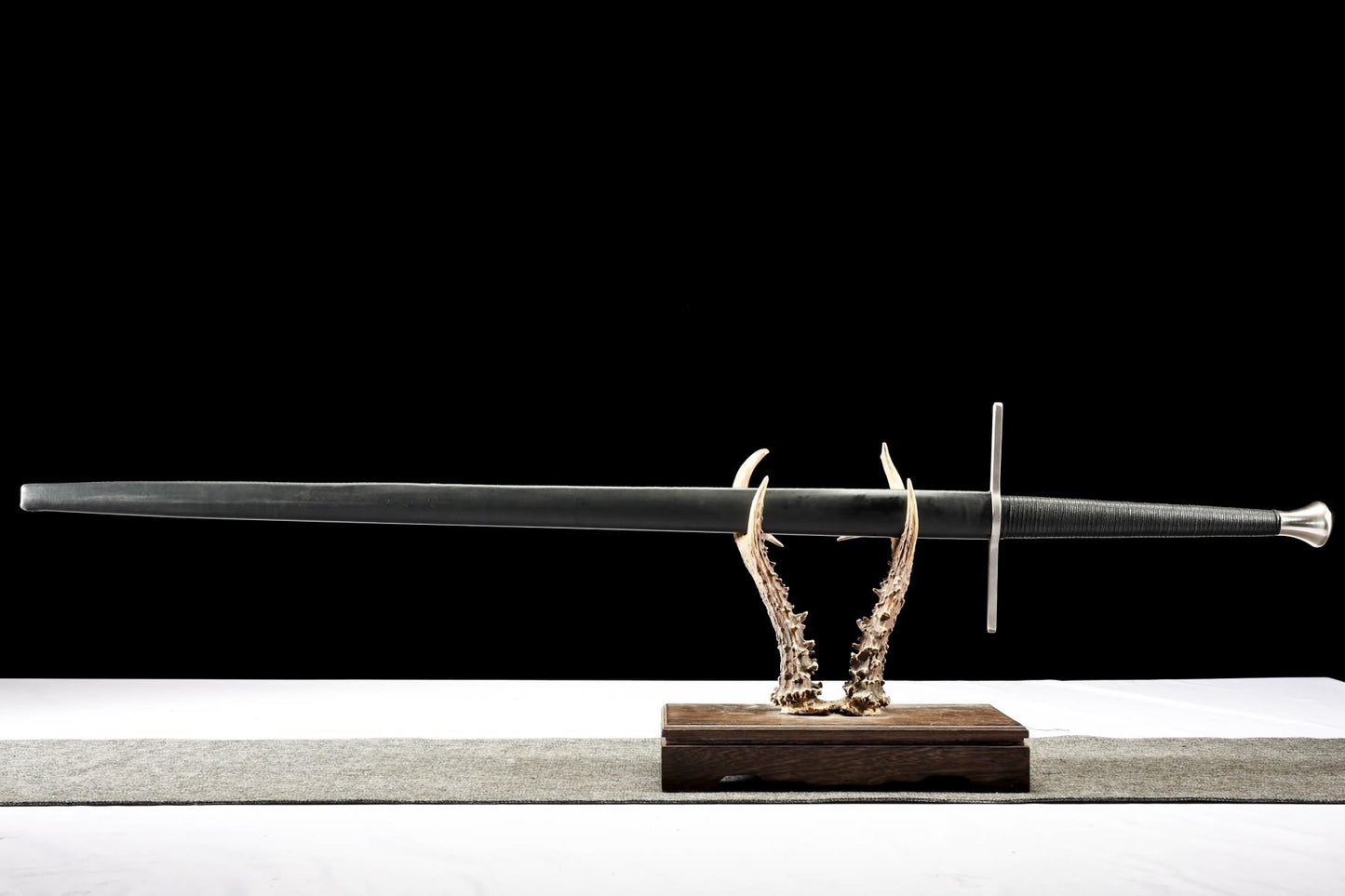 Two-Handed European Longsword with Leather Sheath – Black or Brown