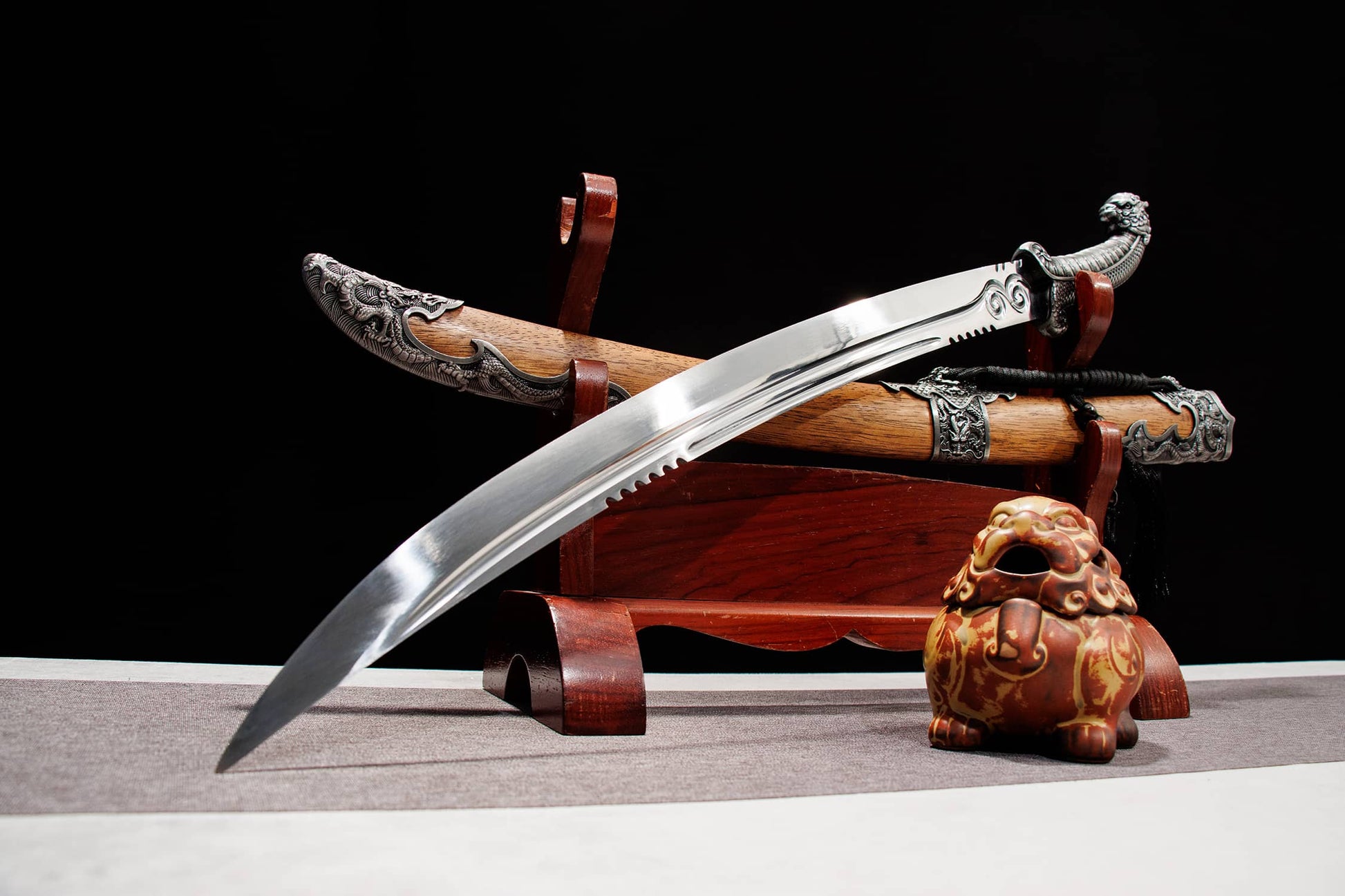 Longxiao Dragon Curved Dao – 32.3″ Manganese Steel, Dyed Wood Scabbard