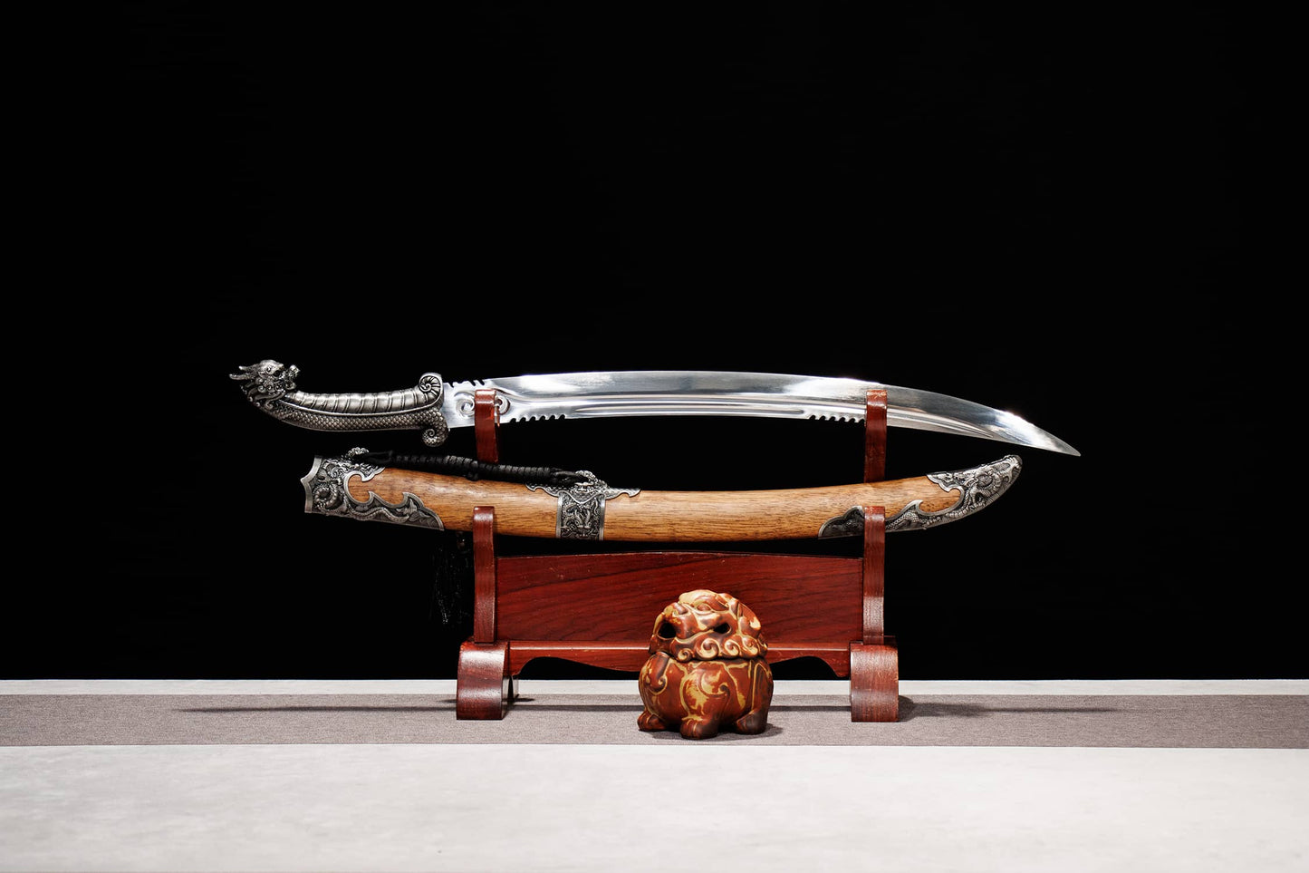 Longxiao Dragon Curved Dao – 32.3″ Manganese Steel, Dyed Wood Scabbard