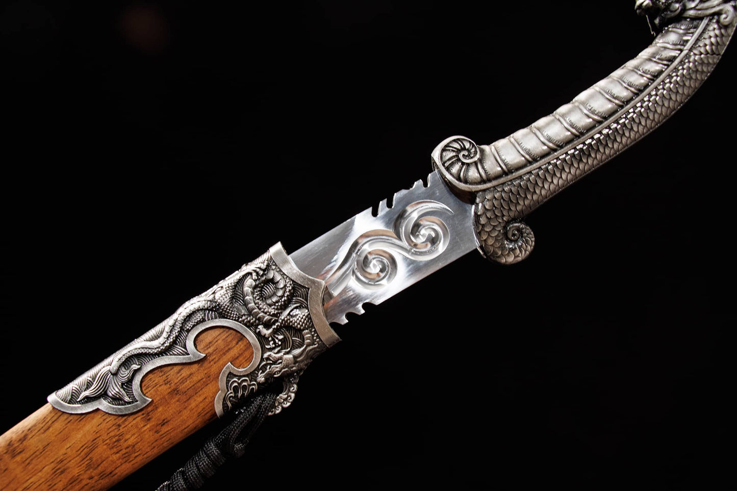 Longxiao Dragon Curved Dao – 32.3″ Manganese Steel, Dyed Wood Scabbard