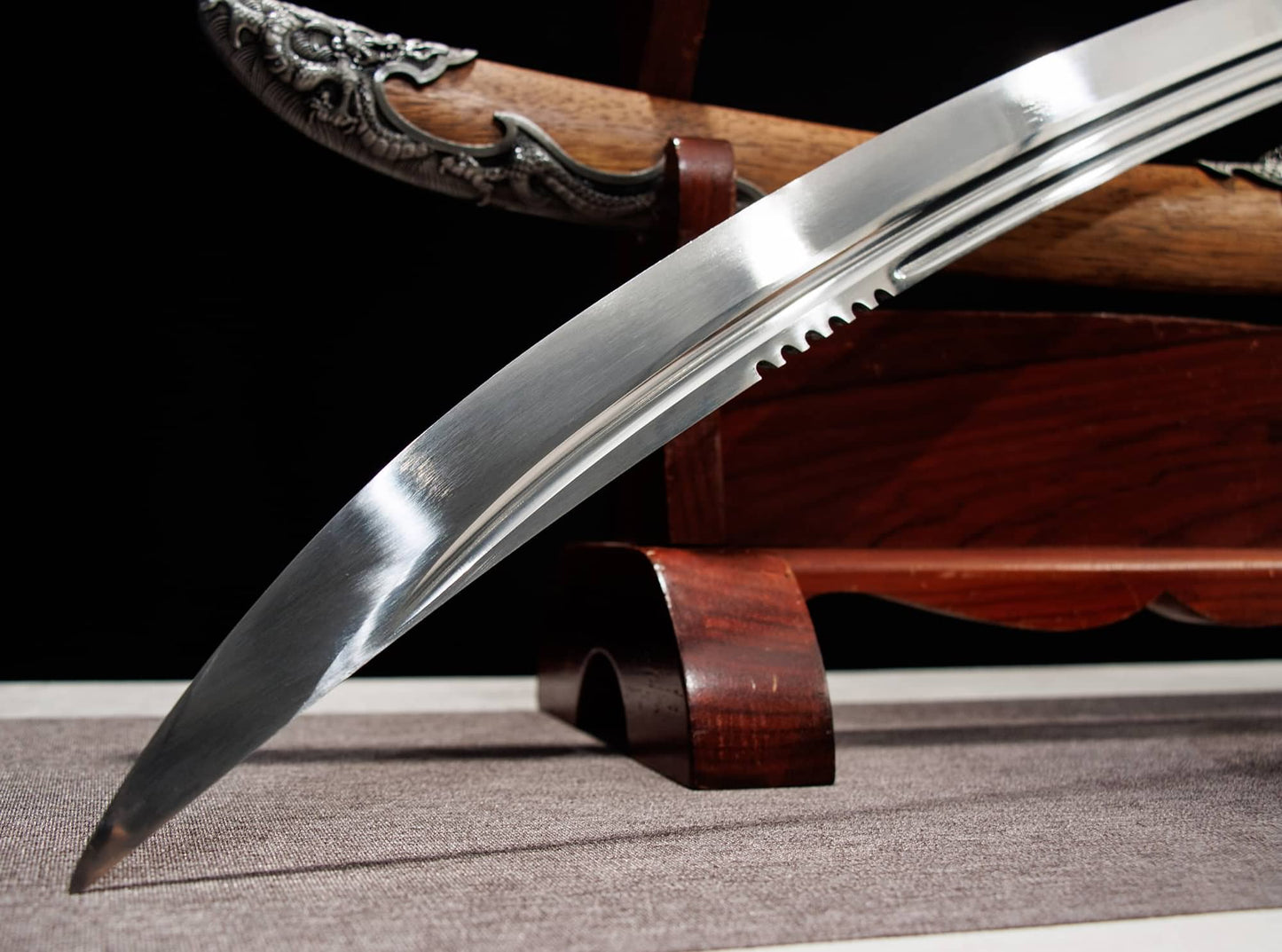 Longxiao Dragon Curved Dao – 32.3″ Manganese Steel, Dyed Wood Scabbard