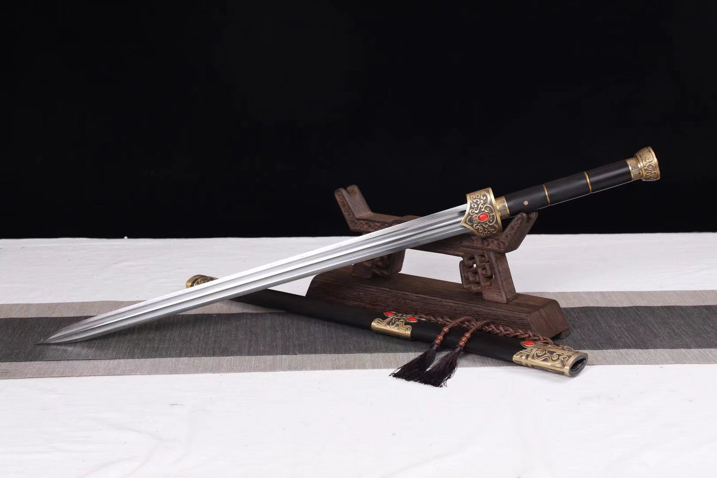 Yue King Jian | Hand-Forged Twisted-Pattern High Manganese Steel Chinese Sword with Brass Fittings & Ebony Scabbard - Chinese Sword store