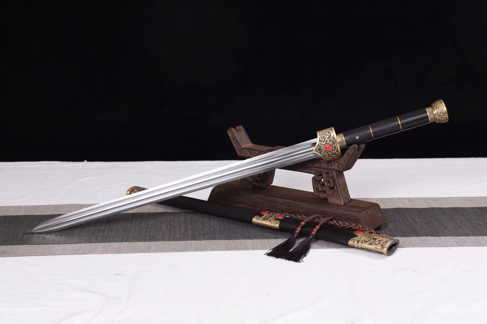 Yue King Jian | Hand-Forged Twisted-Pattern High Manganese Steel Chinese Sword with Brass Fittings & Ebony Scabbard - Chinese Sword store