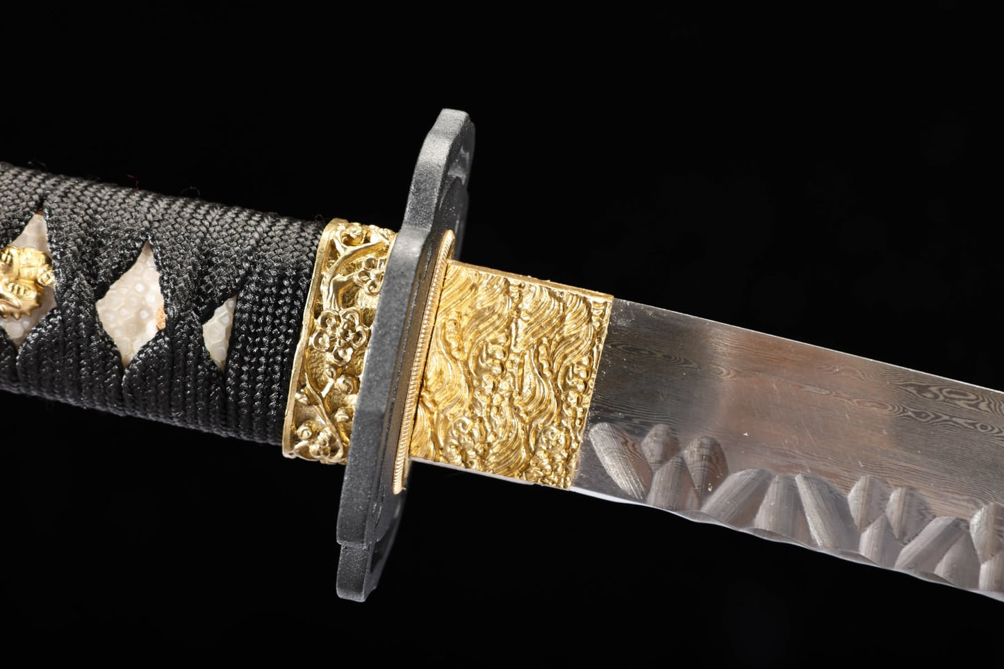 Exclusive-mold copper habaki on Green Dragon katana blade
