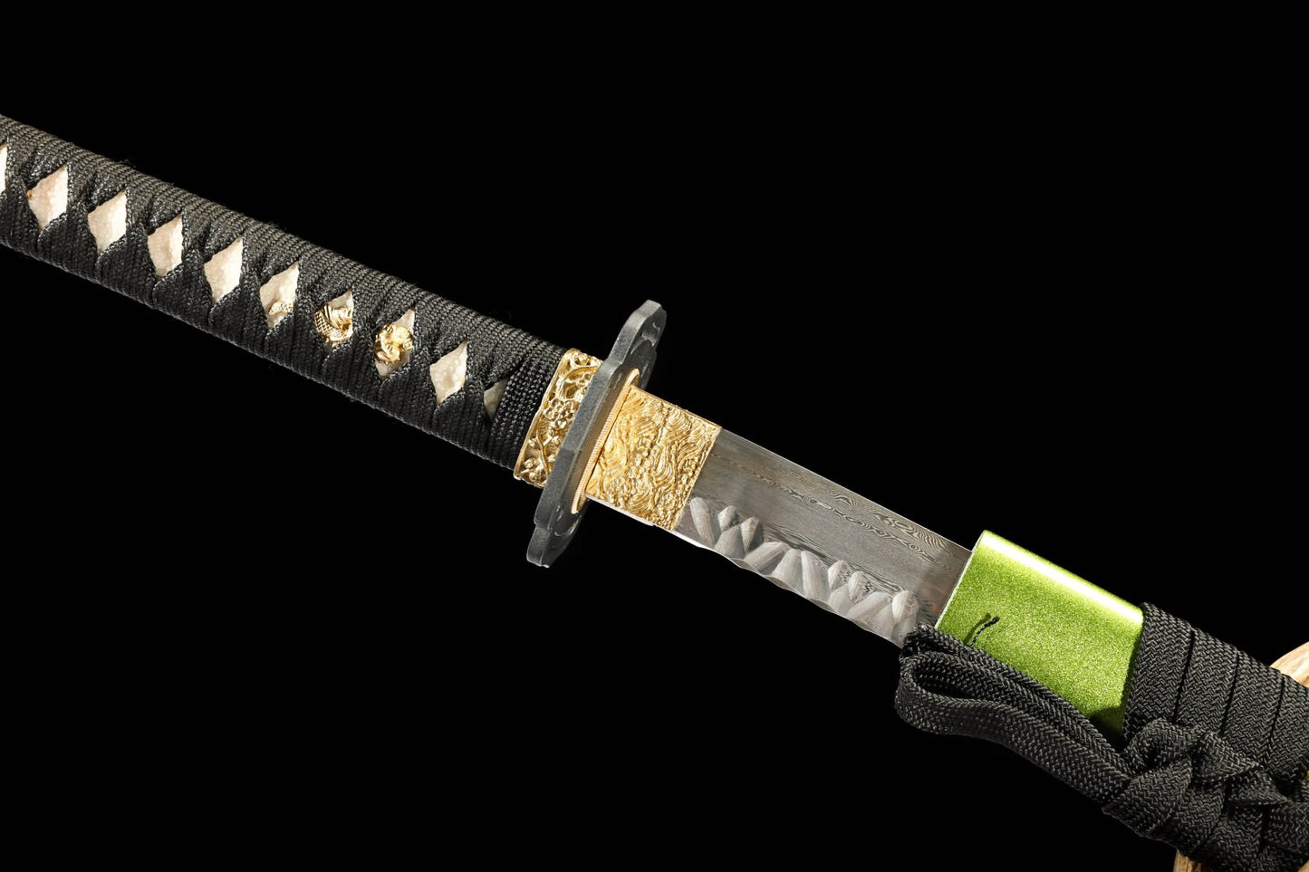 Green Dragon katana copper habaki and patterned blade detail