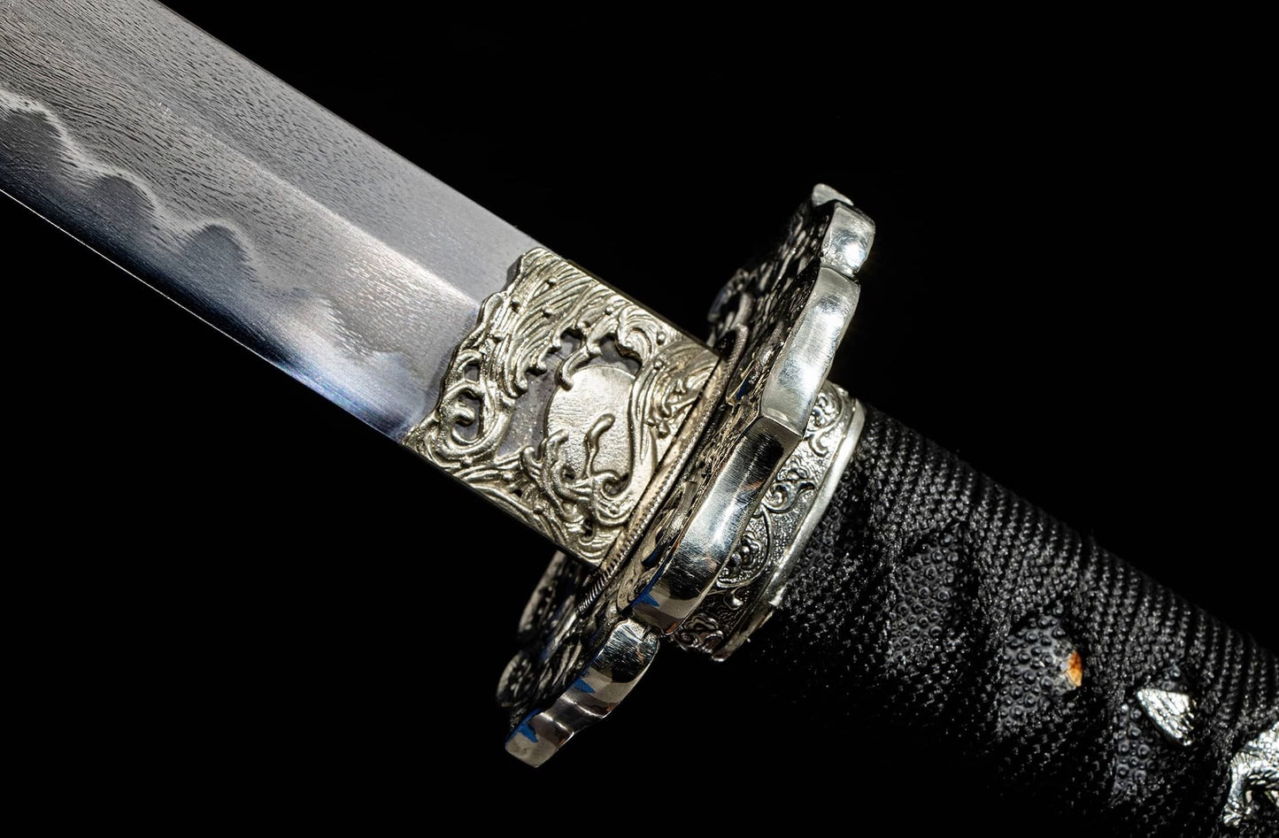 Wootz Steel Hamon Katana – 40.9″ with Black-Gold Lacquer Saya