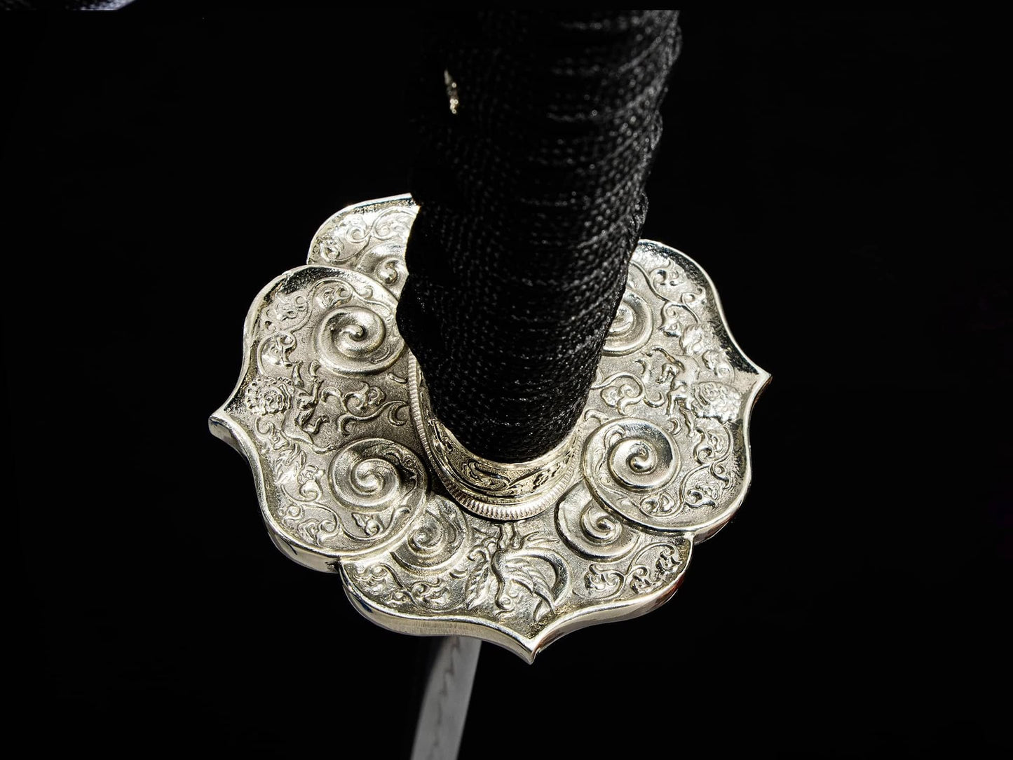 Wootz Steel Hamon Katana – 40.9″ with Black-Gold Lacquer Saya