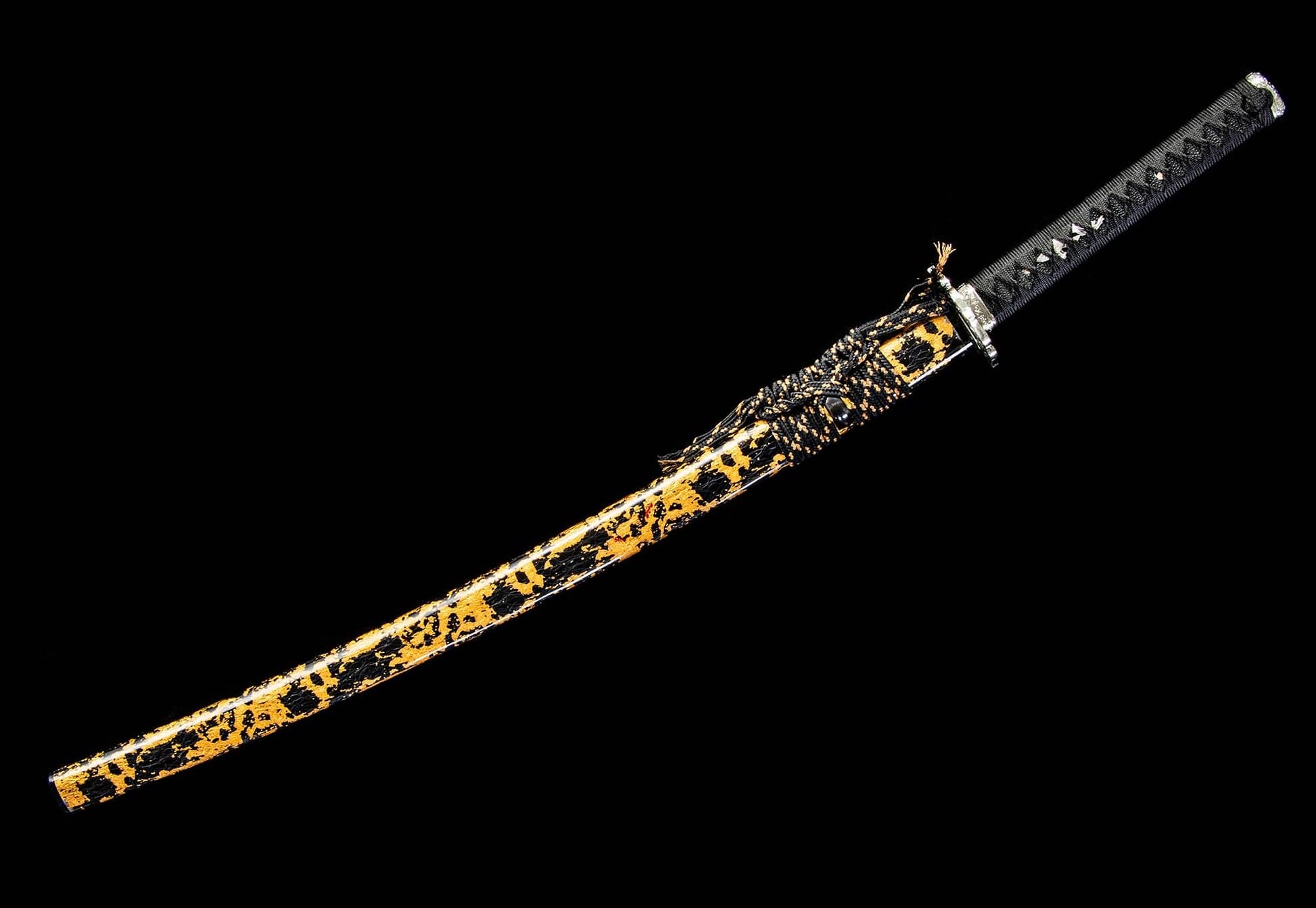 Wootz Steel Hamon Katana – 40.9″ with Black-Gold Lacquer Saya