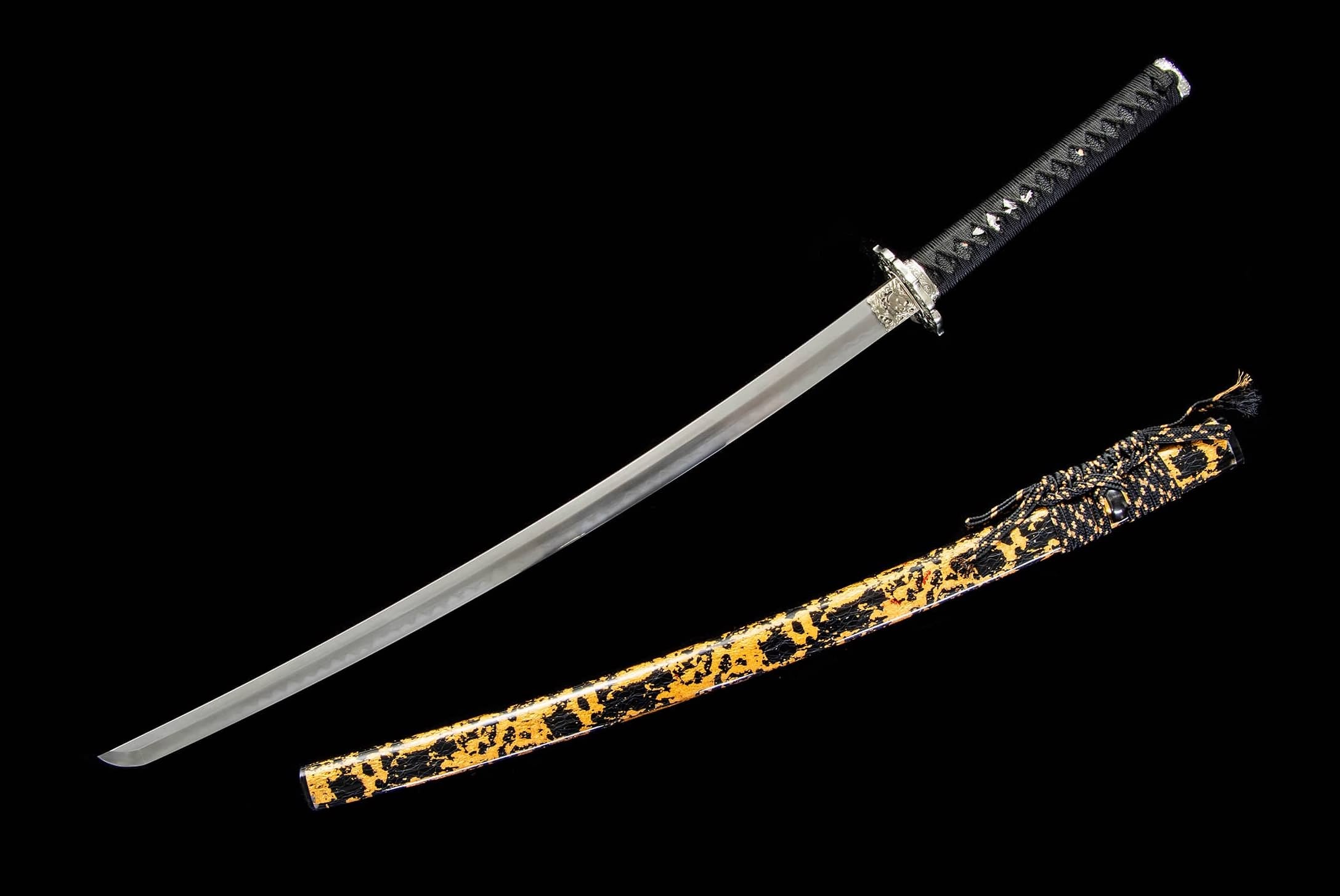 Wootz Steel Hamon Katana – 40.9″ with Black-Gold Lacquer Saya