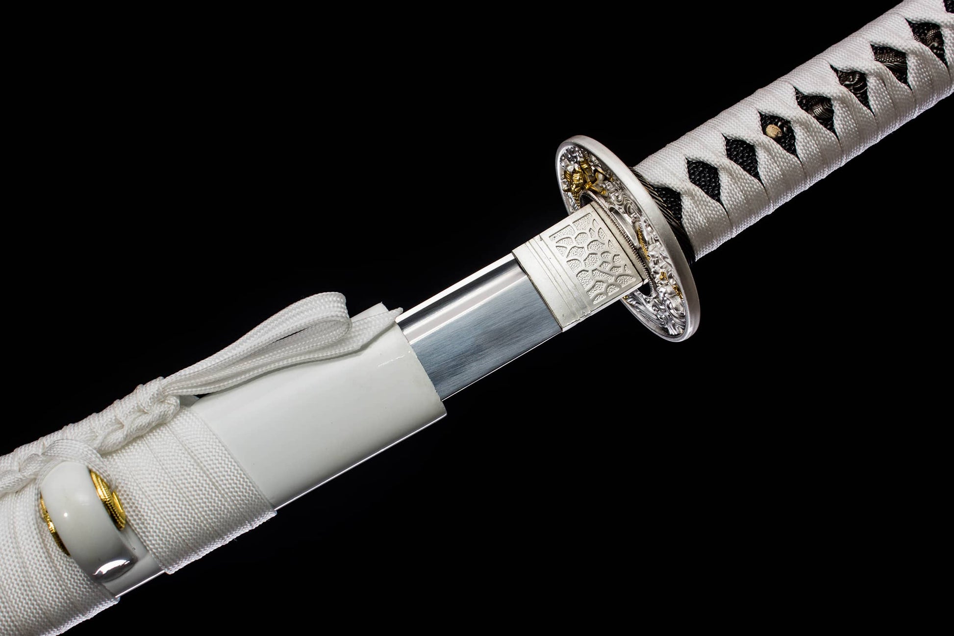 Kinryu “Gold Dragon” Katana – 40.6″ T10 Clay-Tempered Blade, White Lacquer Saya