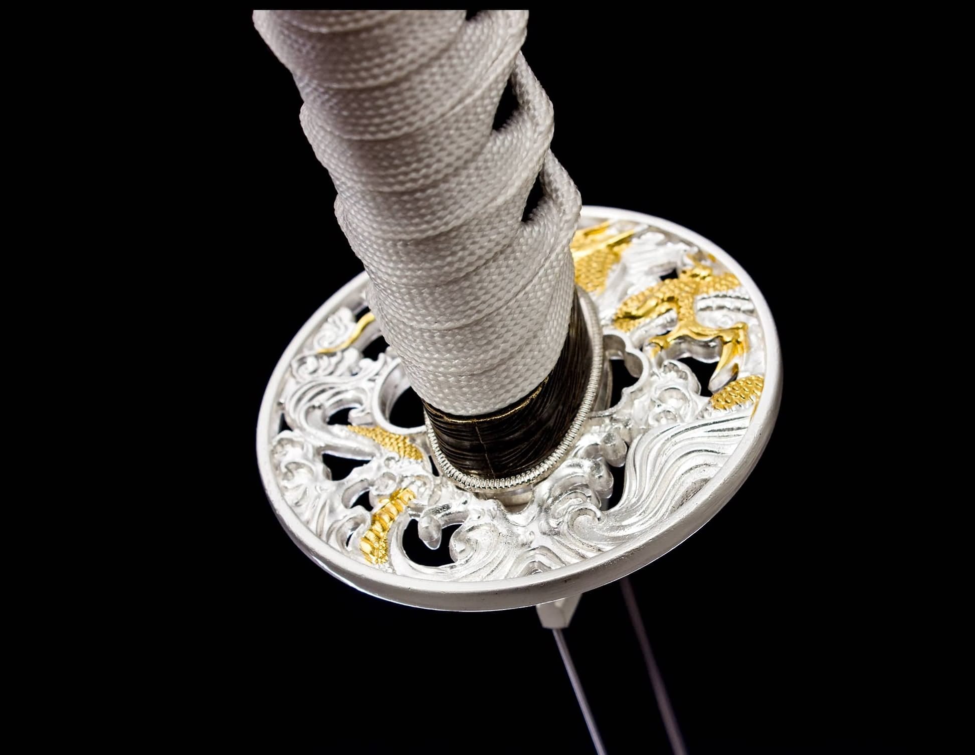 Kinryu “Gold Dragon” Katana – 40.6″ T10 Clay-Tempered Blade, White Lacquer Saya