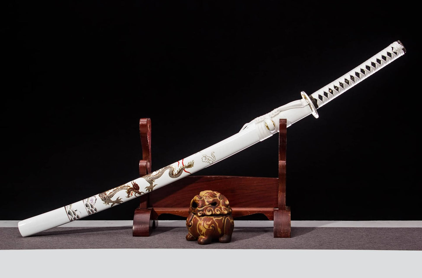 Kinryu “Gold Dragon” Katana – 40.6″ T10 Clay-Tempered Blade, White Lacquer Saya