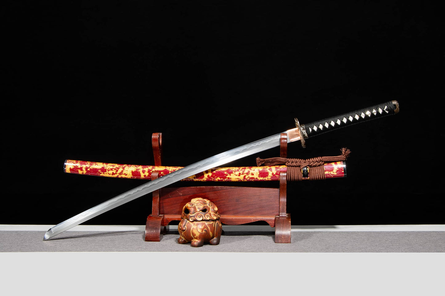 Wootz Steel Hamon Katana – 40.9″ with Red Speckled Lacquer Saya, Gilt Brass & Silver Fittings