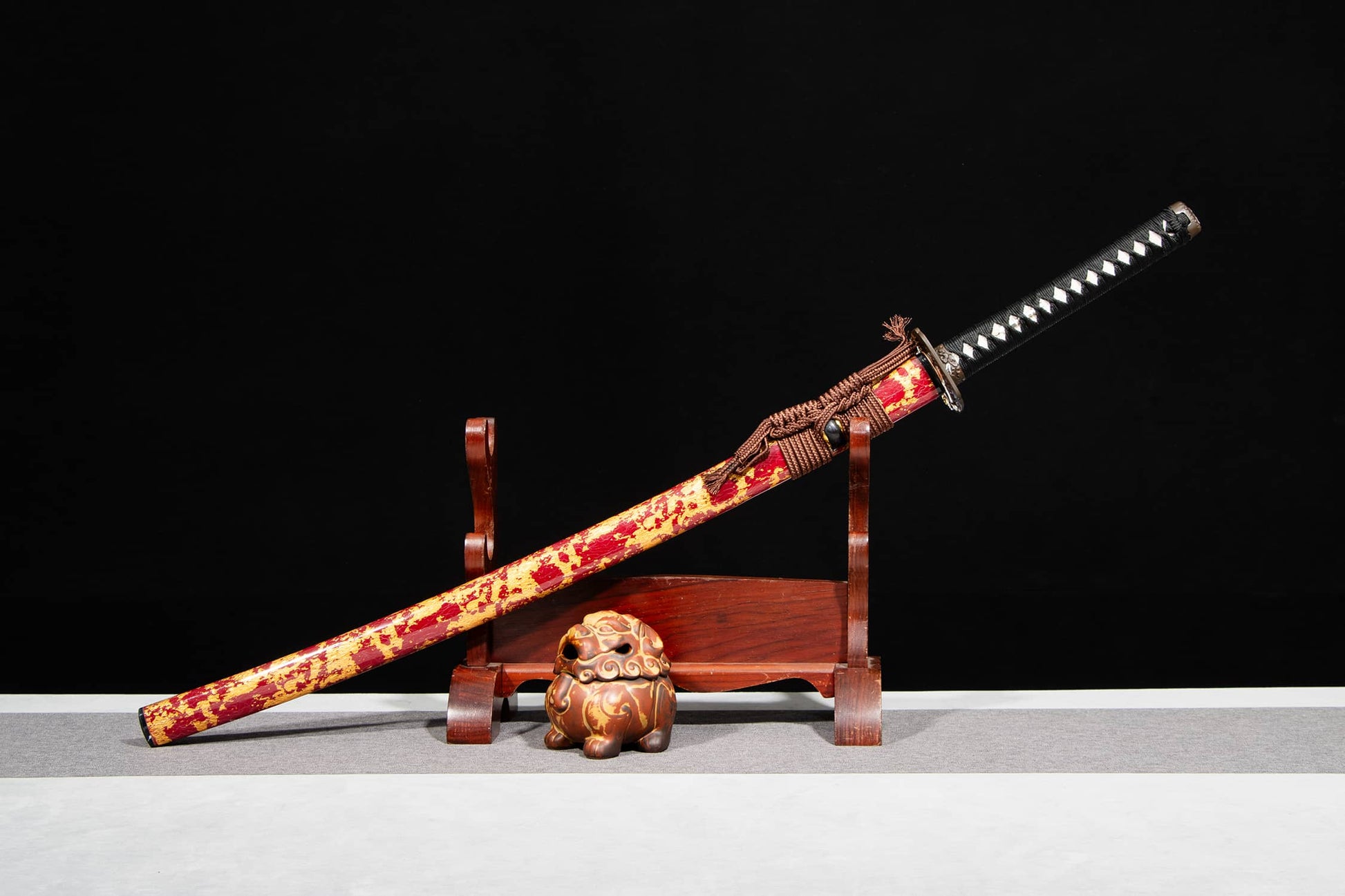 Wootz Steel Hamon Katana – 40.9″ with Red Speckled Lacquer Saya, Gilt Brass & Silver Fittings