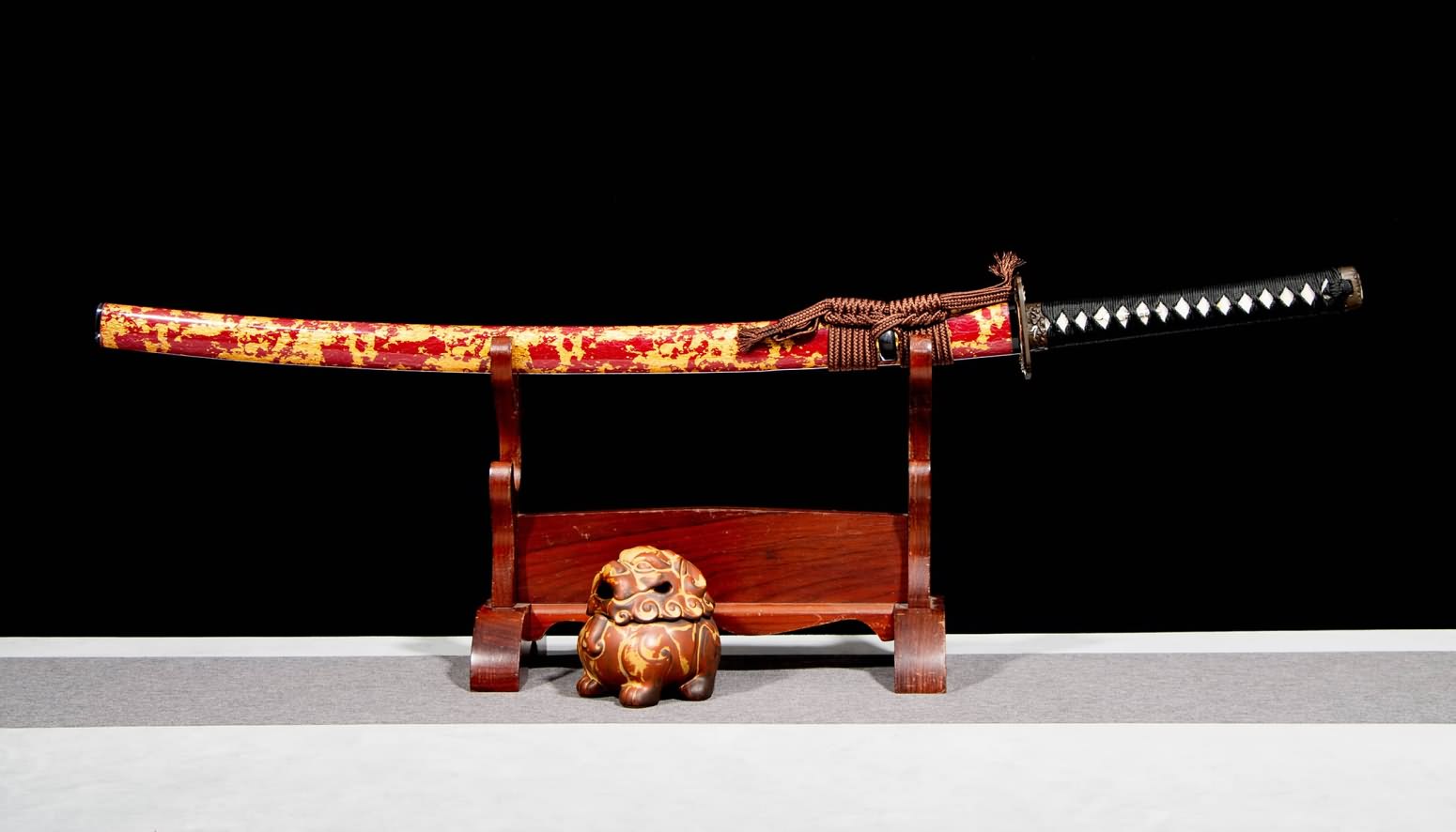 Wootz Steel Hamon Katana – 40.9″ with Red Speckled Lacquer Saya, Gilt Brass & Silver Fittings