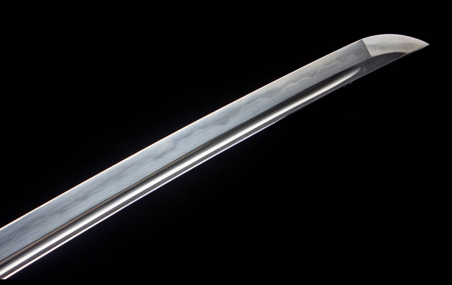 Kinryu “Gold Dragon” Katana – 40.6″ T10 Clay-Tempered Blade, White Lacquer Saya