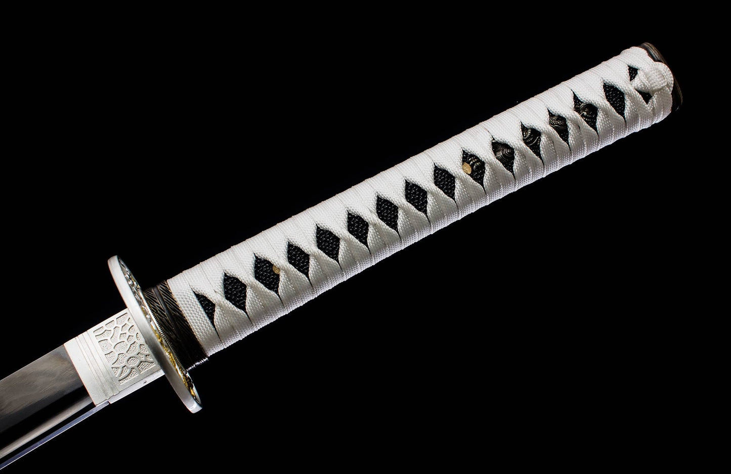 Kinryu “Gold Dragon” Katana – 40.6″ T10 Clay-Tempered Blade, White Lacquer Saya