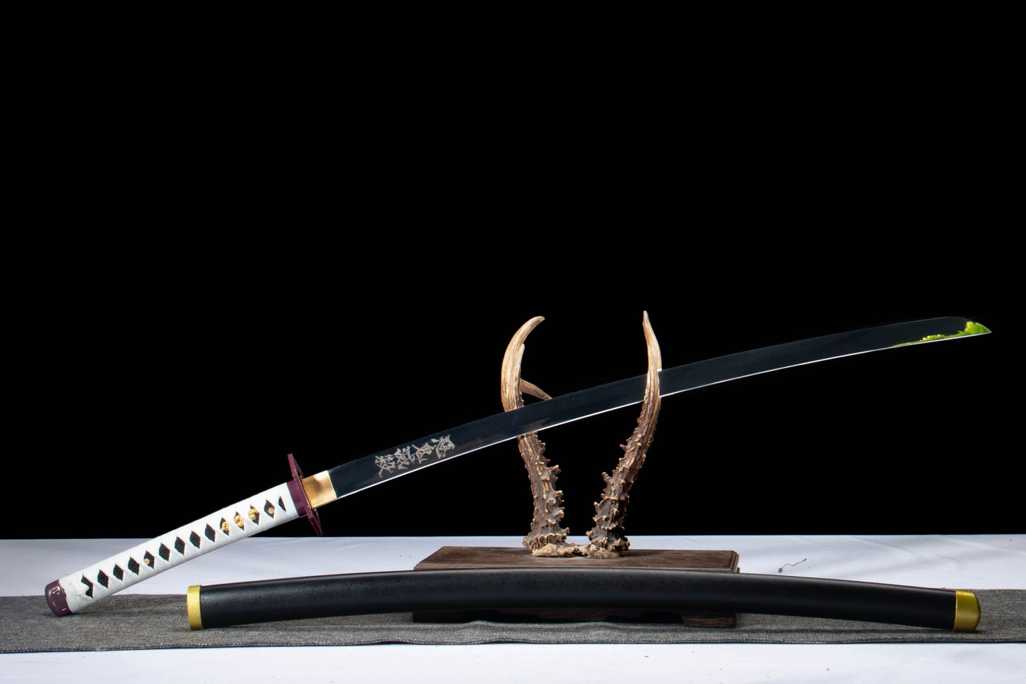 Anime Inspired Katana – Hand Forged 1065 High Carbon Steel Mirror Black Blade with Piano Lacquer Scabbard
