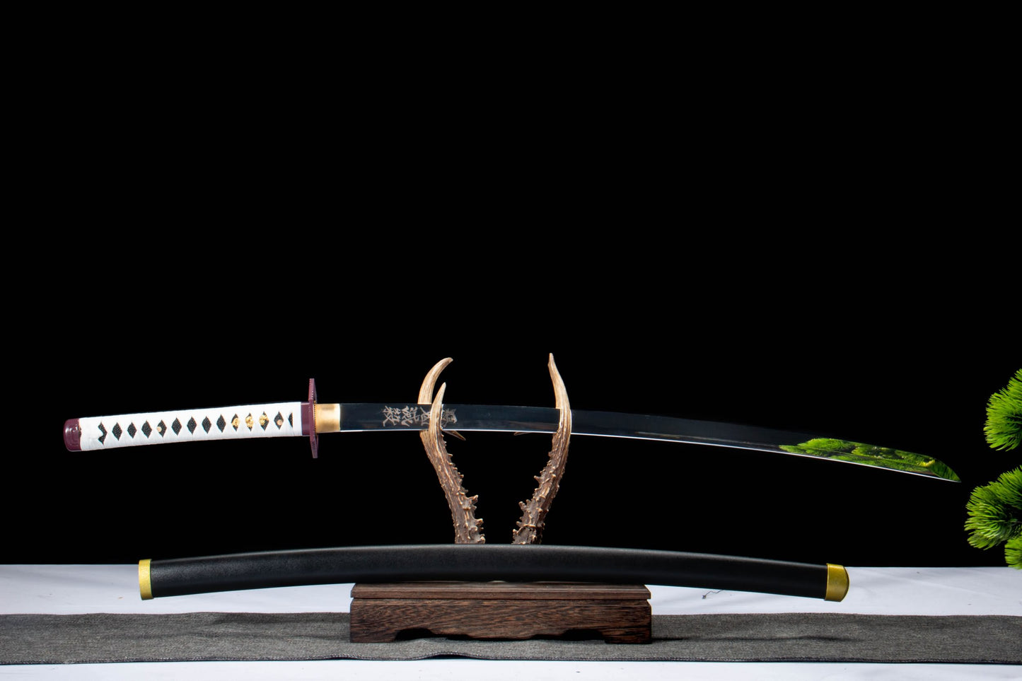 Anime Inspired Katana – Hand Forged 1065 High Carbon Steel Mirror Black Blade with Piano Lacquer Scabbard