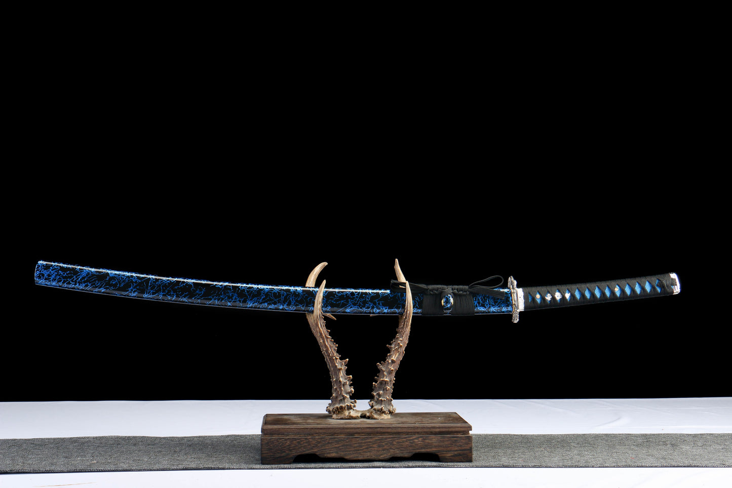 Blue Lightning Katana Sword – 1045 Steel Blade with Gloss Lacquer Scabbard & Full Tang Construction