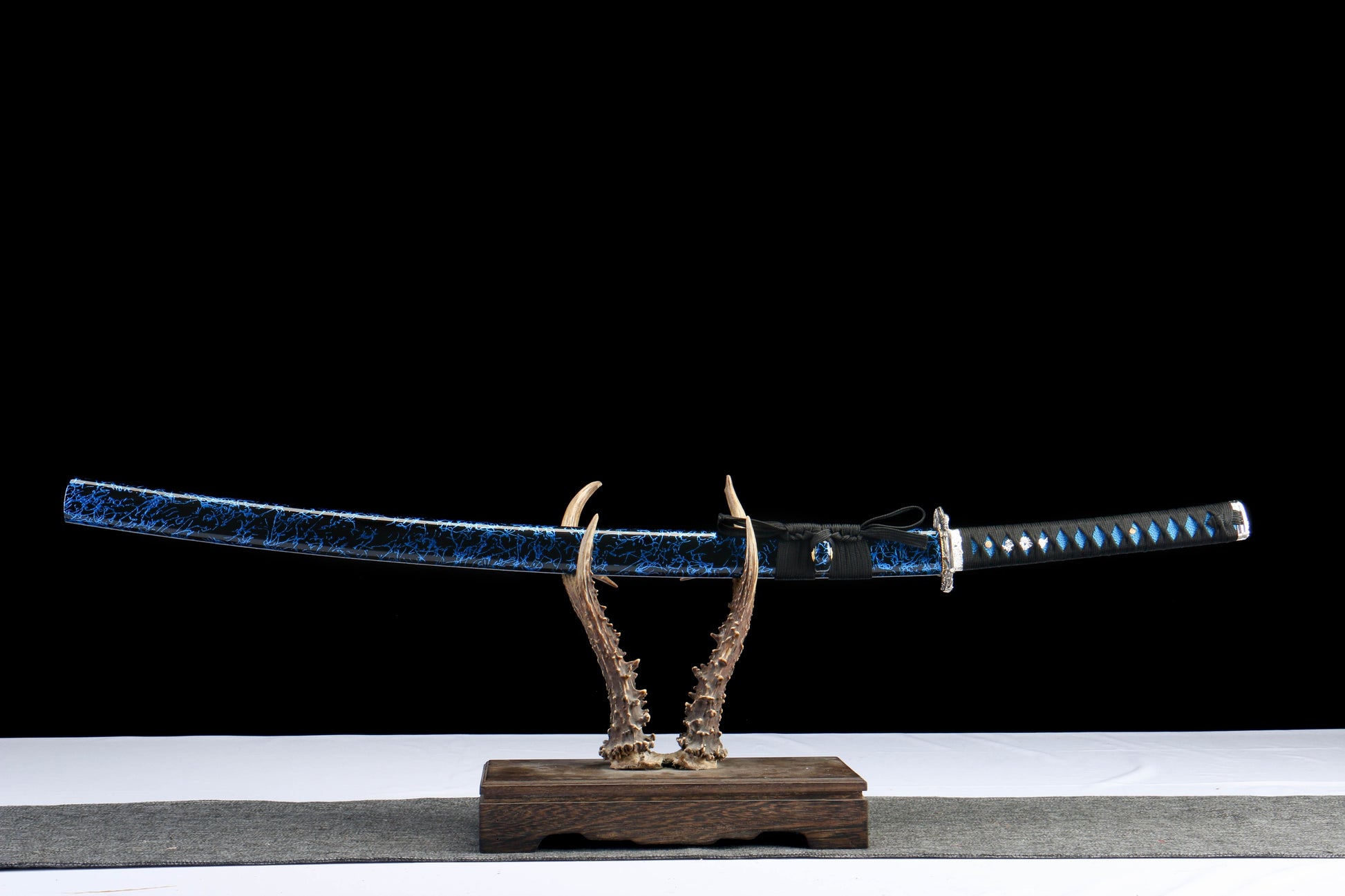 Blue Lightning Katana Sword – 1045 Steel Blade with Gloss Lacquer Scabbard & Full Tang Construction