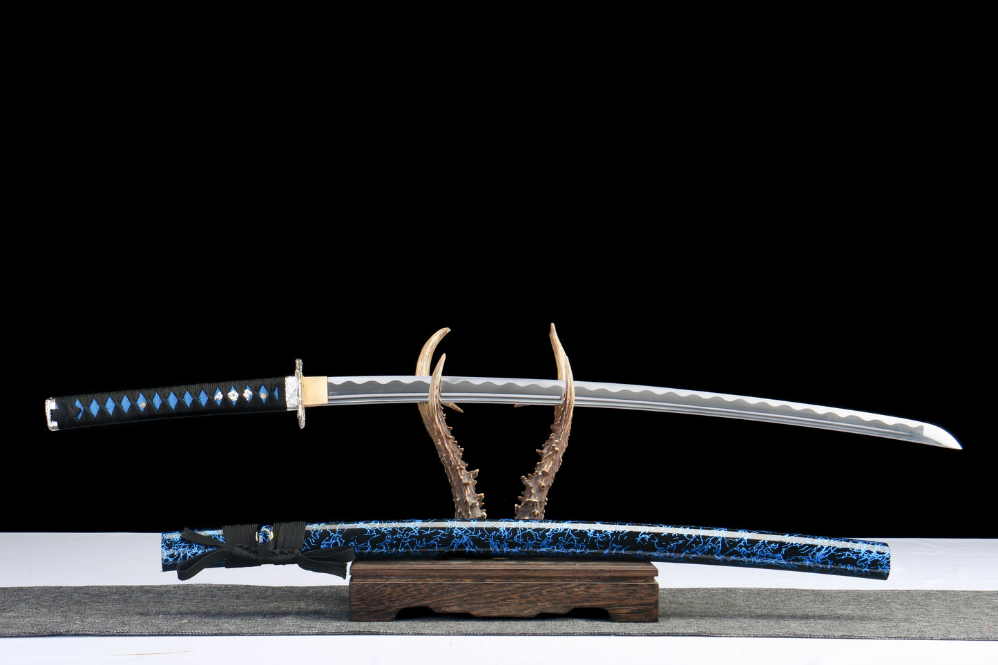 Blue Lightning Katana Sword – 1045 Steel Blade with Gloss Lacquer Scabbard & Full Tang Construction
