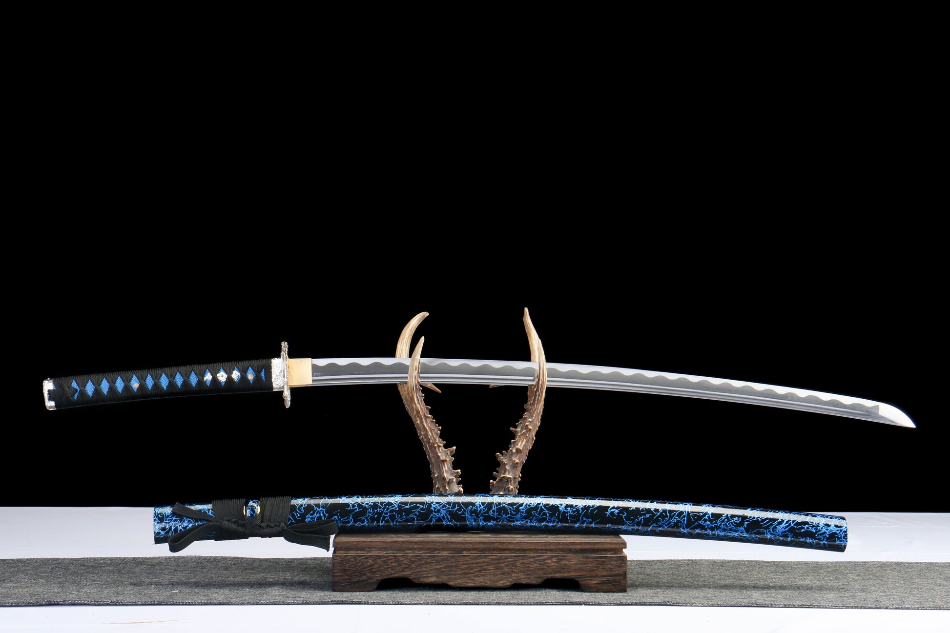 Blue Lightning Katana Sword – 1045 Steel Blade with Gloss Lacquer Scabbard & Full Tang Construction