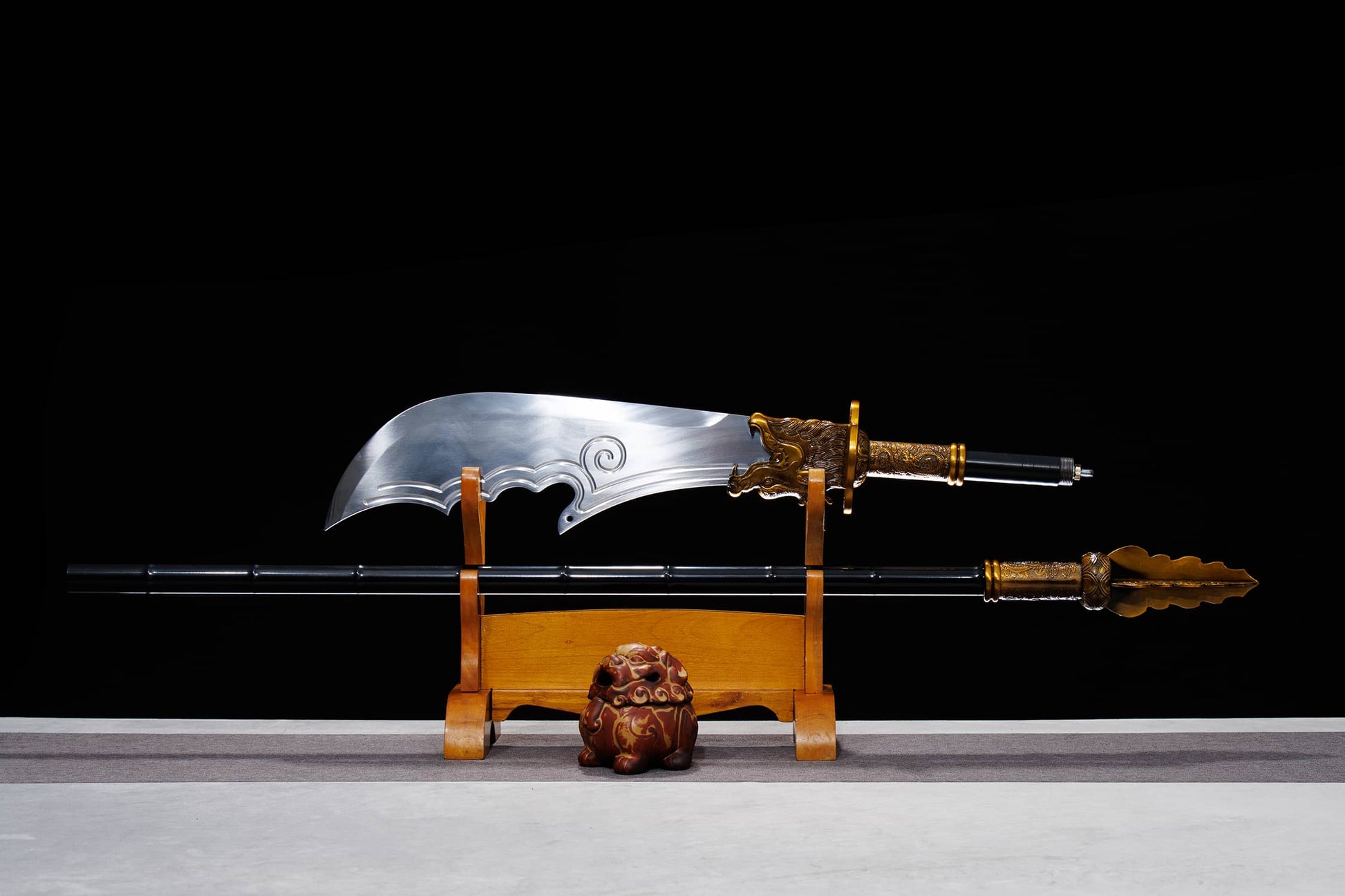 Guandao (Guan Gong Crescent Blade) – 74.4″ High-Chrome Steel, Black Lacquer Shaft