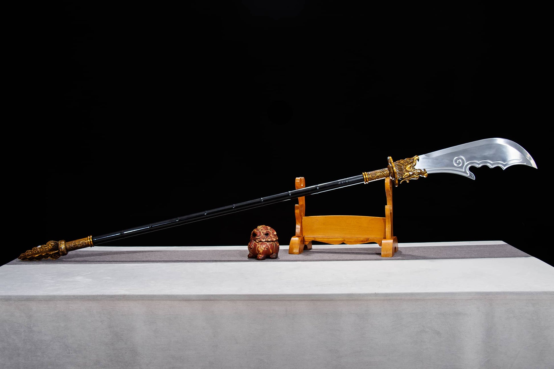 Guandao (Guan Gong Crescent Blade) – 74.4″ High-Chrome Steel, Black Lacquer Shaft