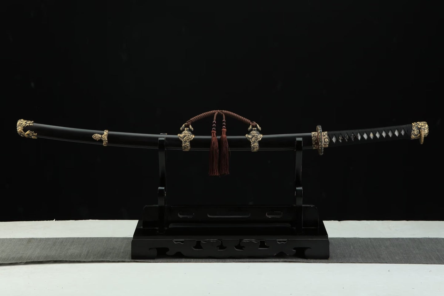 Folded Damascus Tachi — 28.7″ Blade, Ebony Saya, Carved Copper Fittings