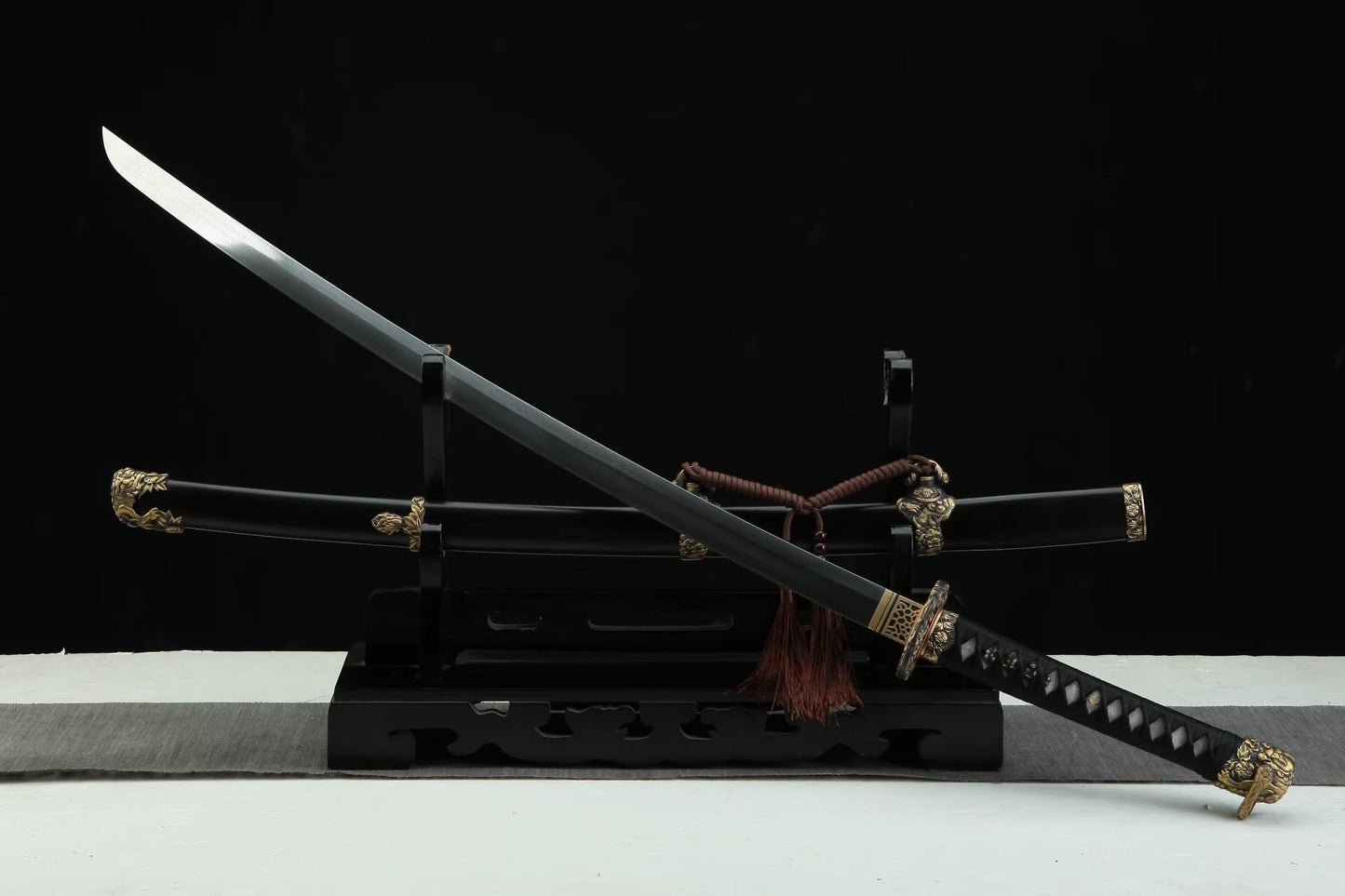 Folded Damascus Tachi — 28.7″ Blade, Ebony Saya, Carved Copper Fittings