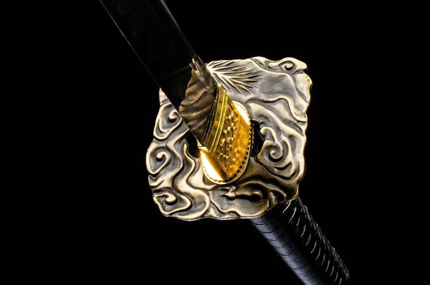 T10 Clay-Tempered Katana – 40.7″ Hamon Blade with Solid-Wood Saya